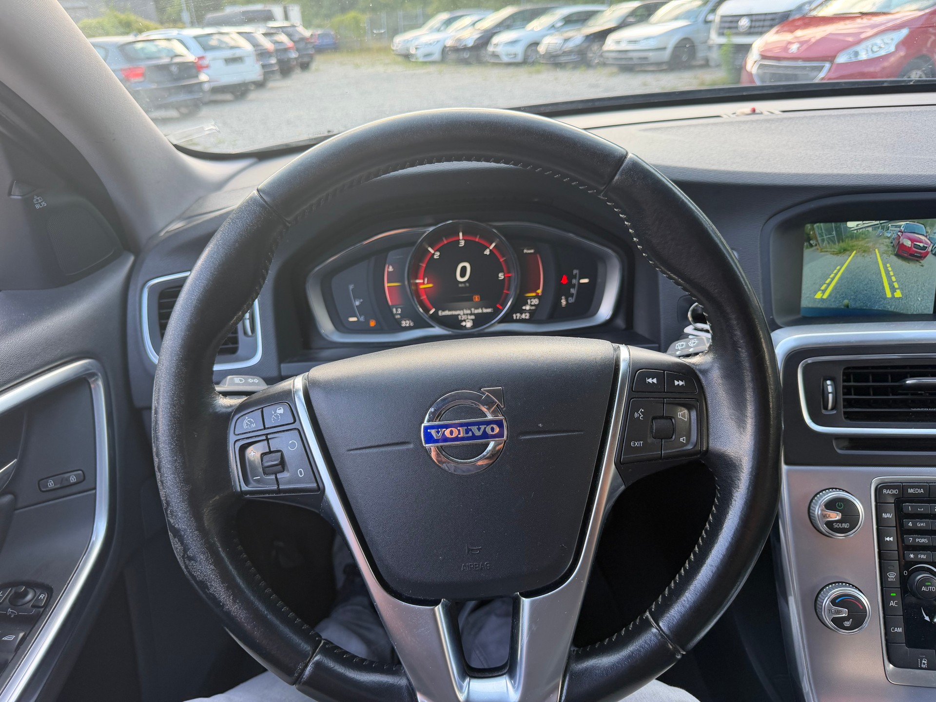 VOLVO V60 D4 Momentum Geartronic-image-10