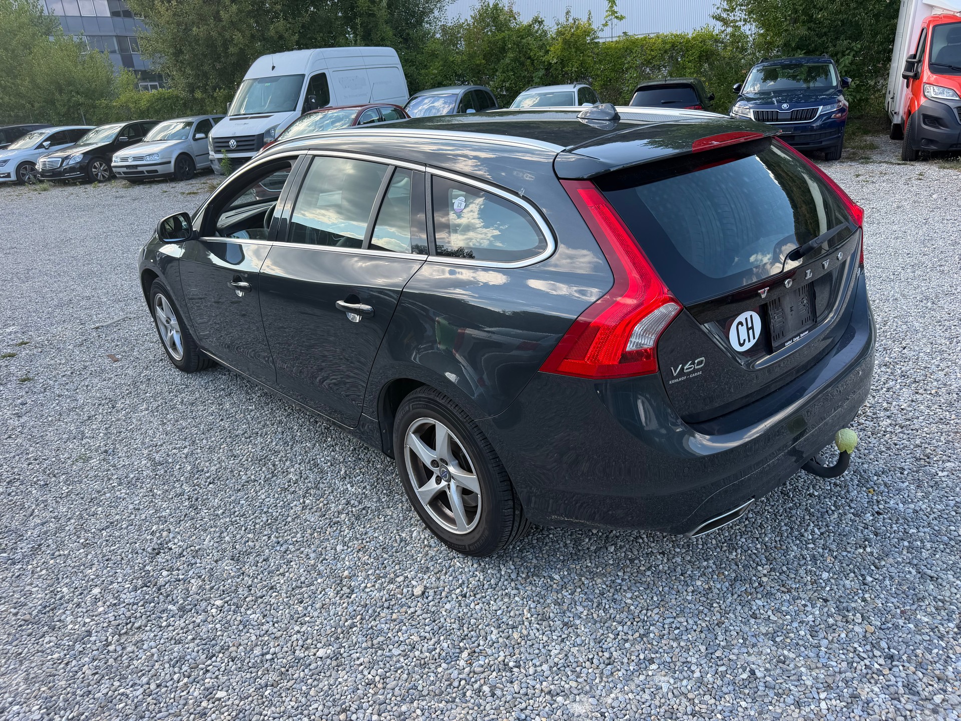 VOLVO V60 D4 Momentum Geartronic-image-4