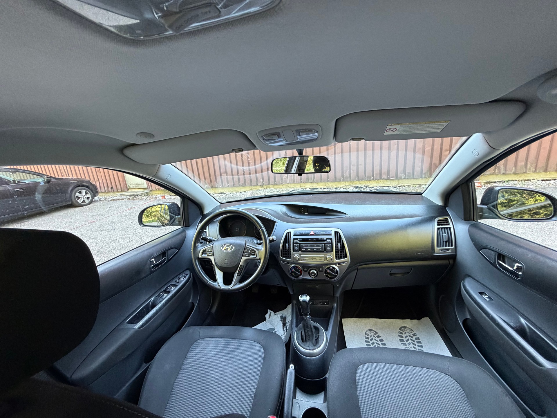 HYUNDAI i20 1.4 Style-image-8