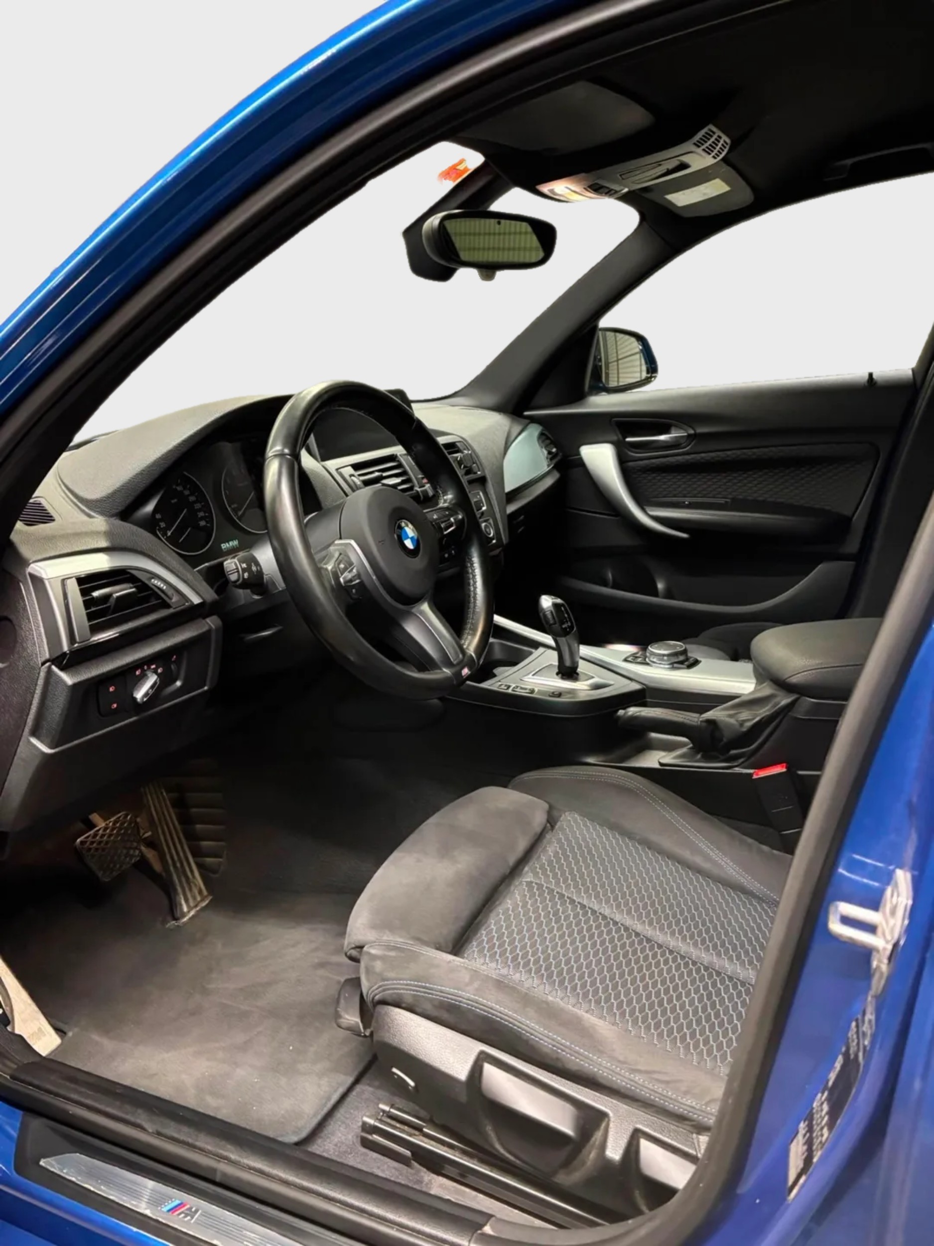 BMW 118i M-Sport Steptronic-image-6