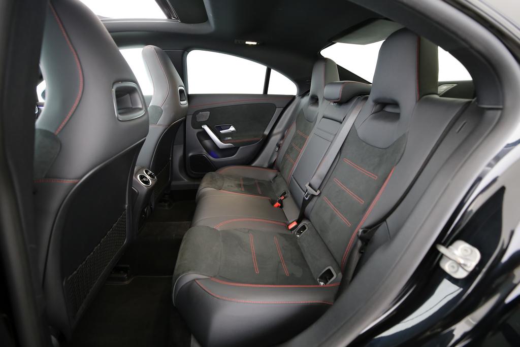 MERCEDES-BENZ CLA 250 AMG Line 4matic-image-11