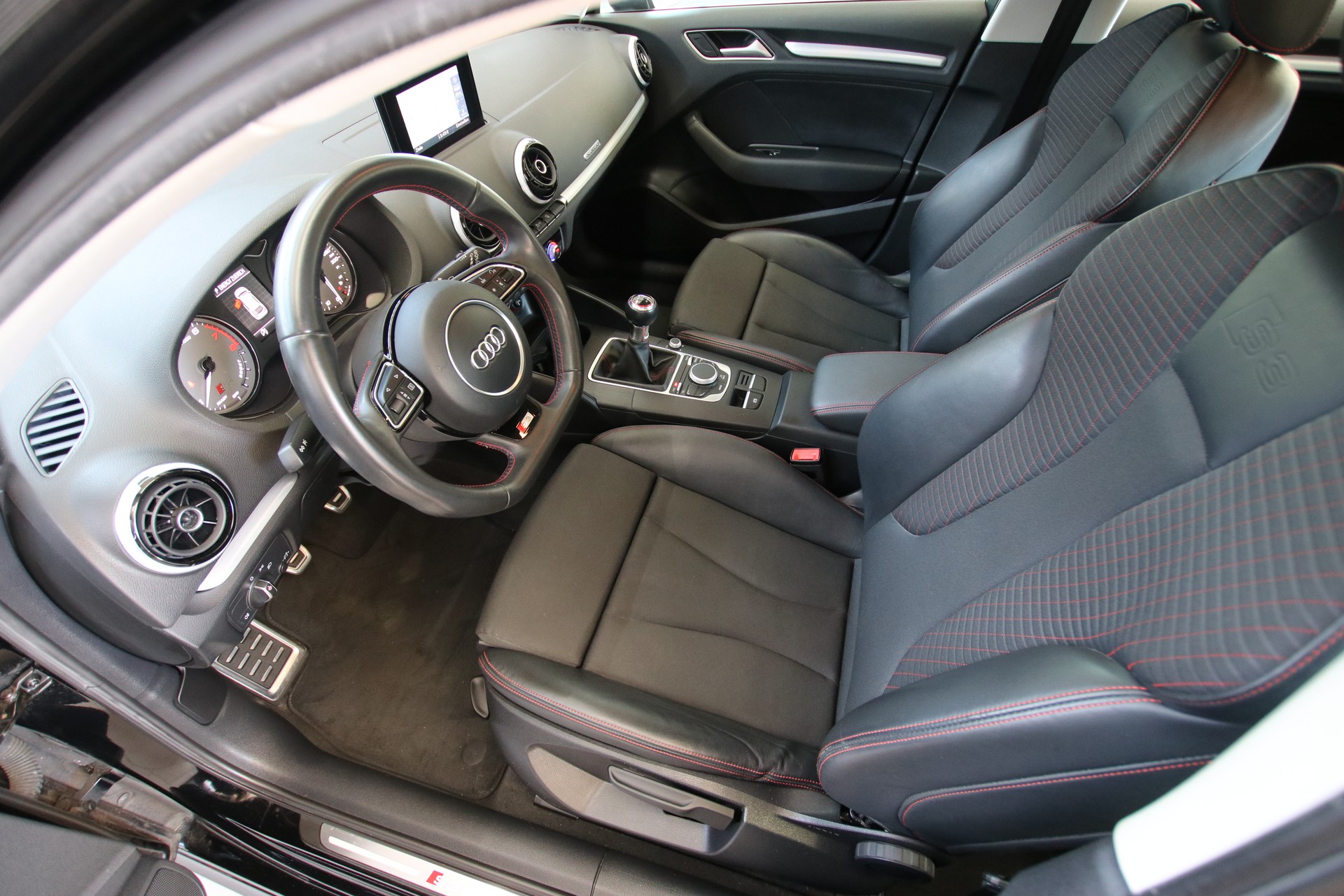 AUDI S3 Sportback 2.0 TFSI quattro-image-11