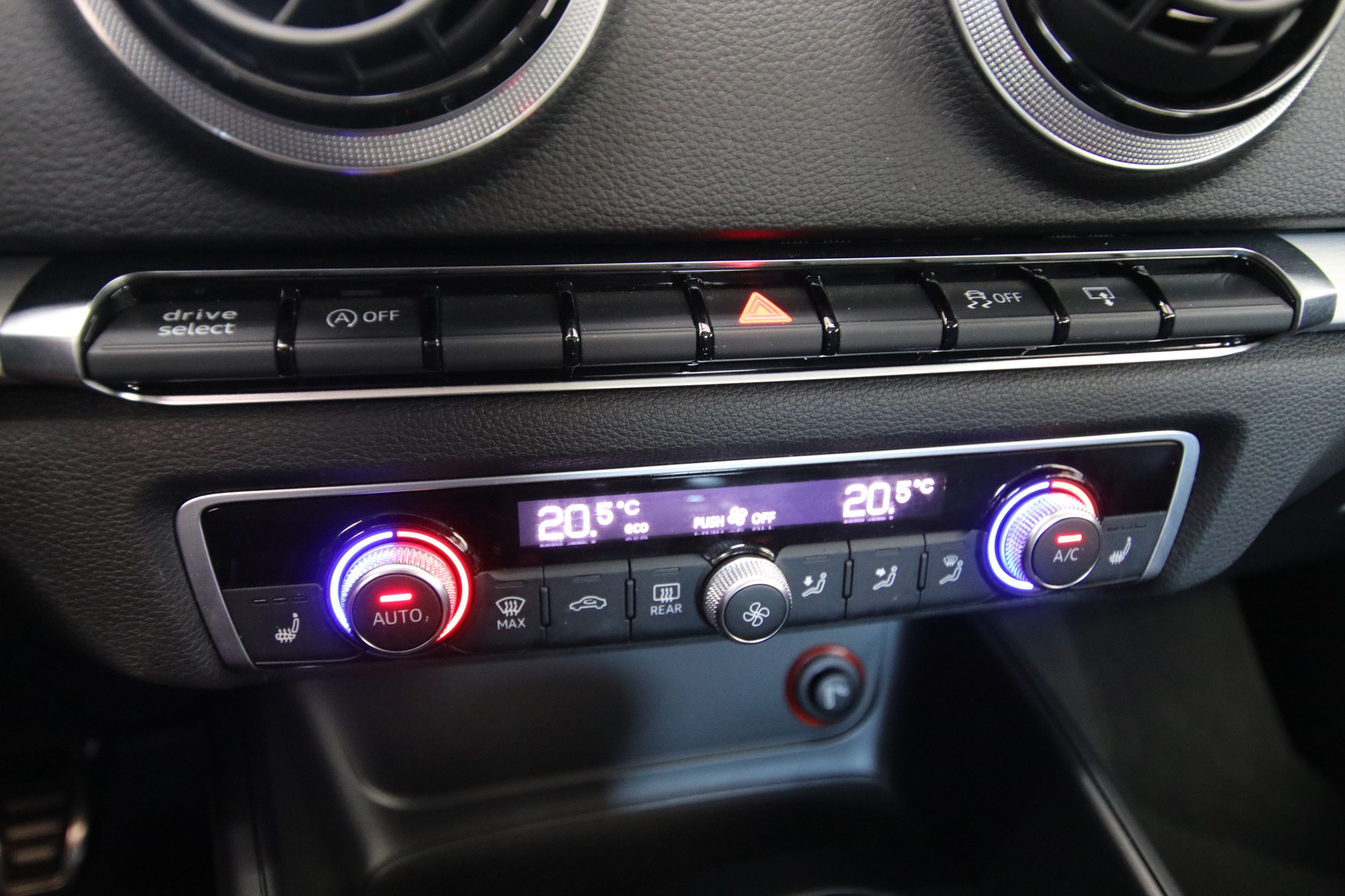 AUDI S3 Sportback 2.0 TFSI quattro-image-20