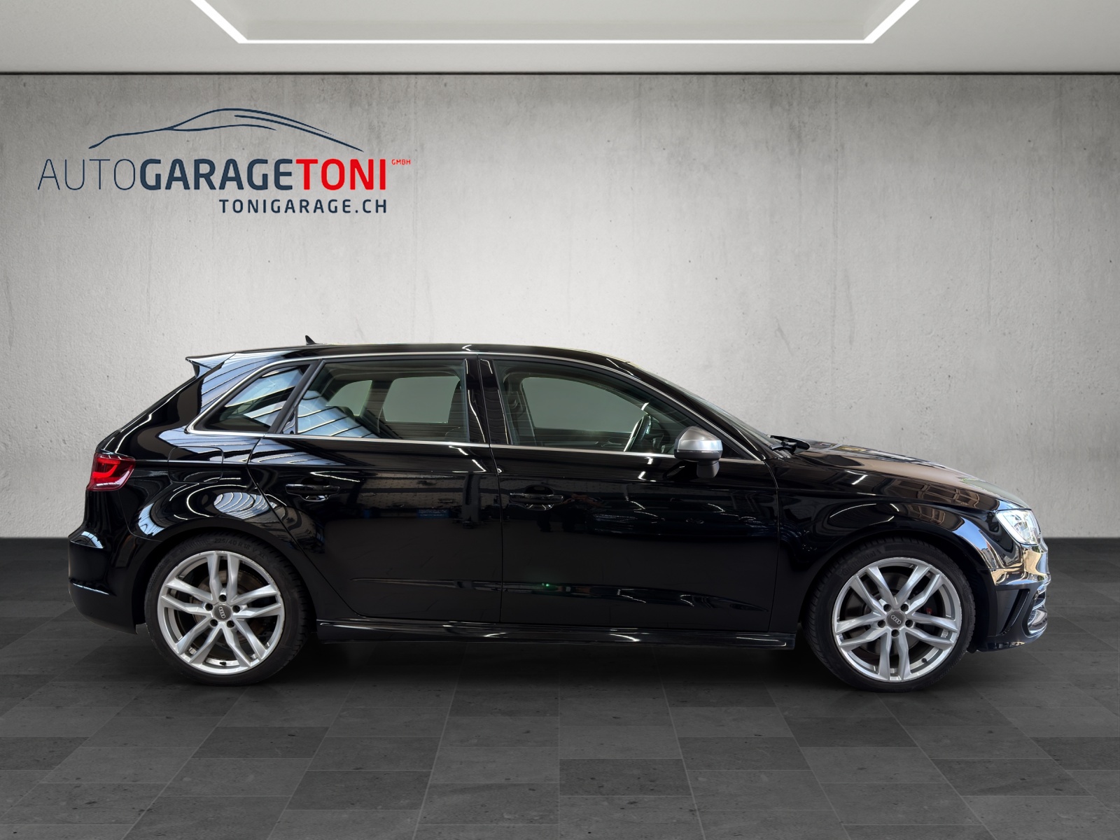 AUDI S3 Sportback 2.0 TFSI quattro-image-4