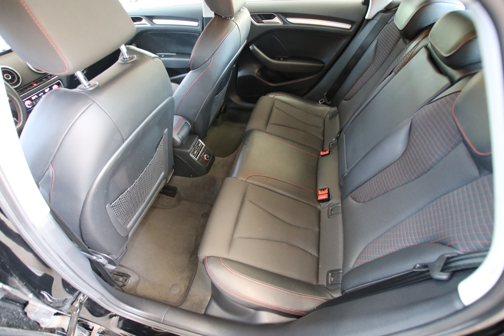 AUDI S3 Sportback 2.0 TFSI quattro-image-13