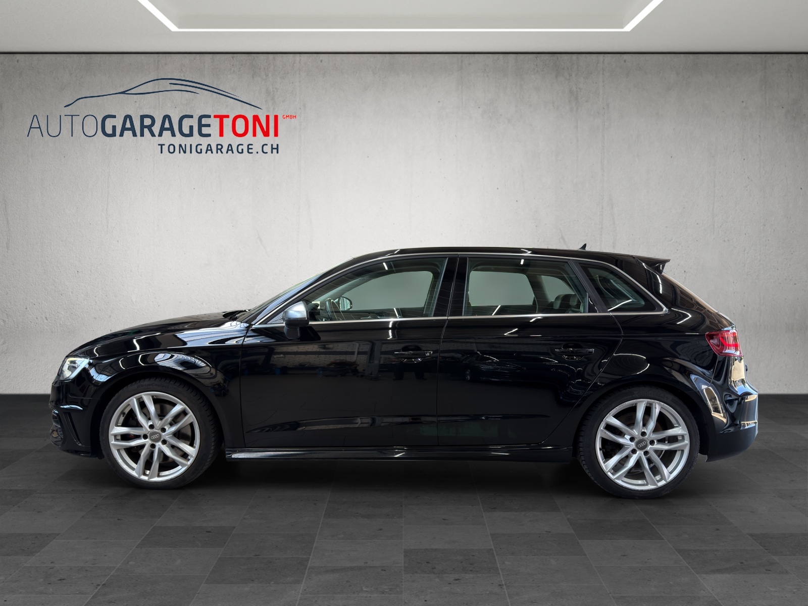 AUDI S3 Sportback 2.0 TFSI quattro-image-3