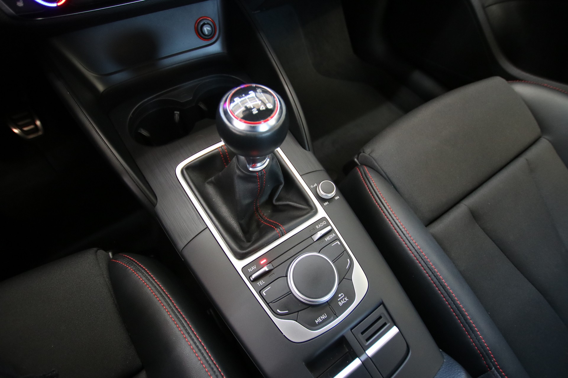 AUDI S3 Sportback 2.0 TFSI quattro-image-16