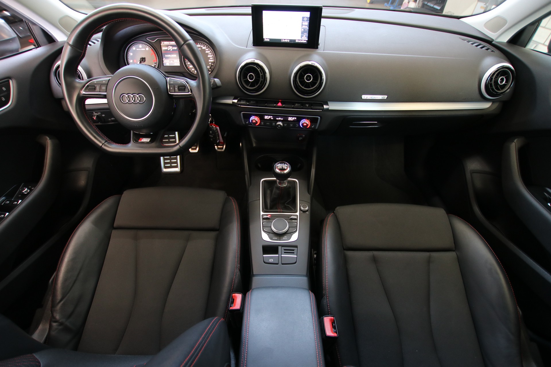 AUDI S3 Sportback 2.0 TFSI quattro-image-9