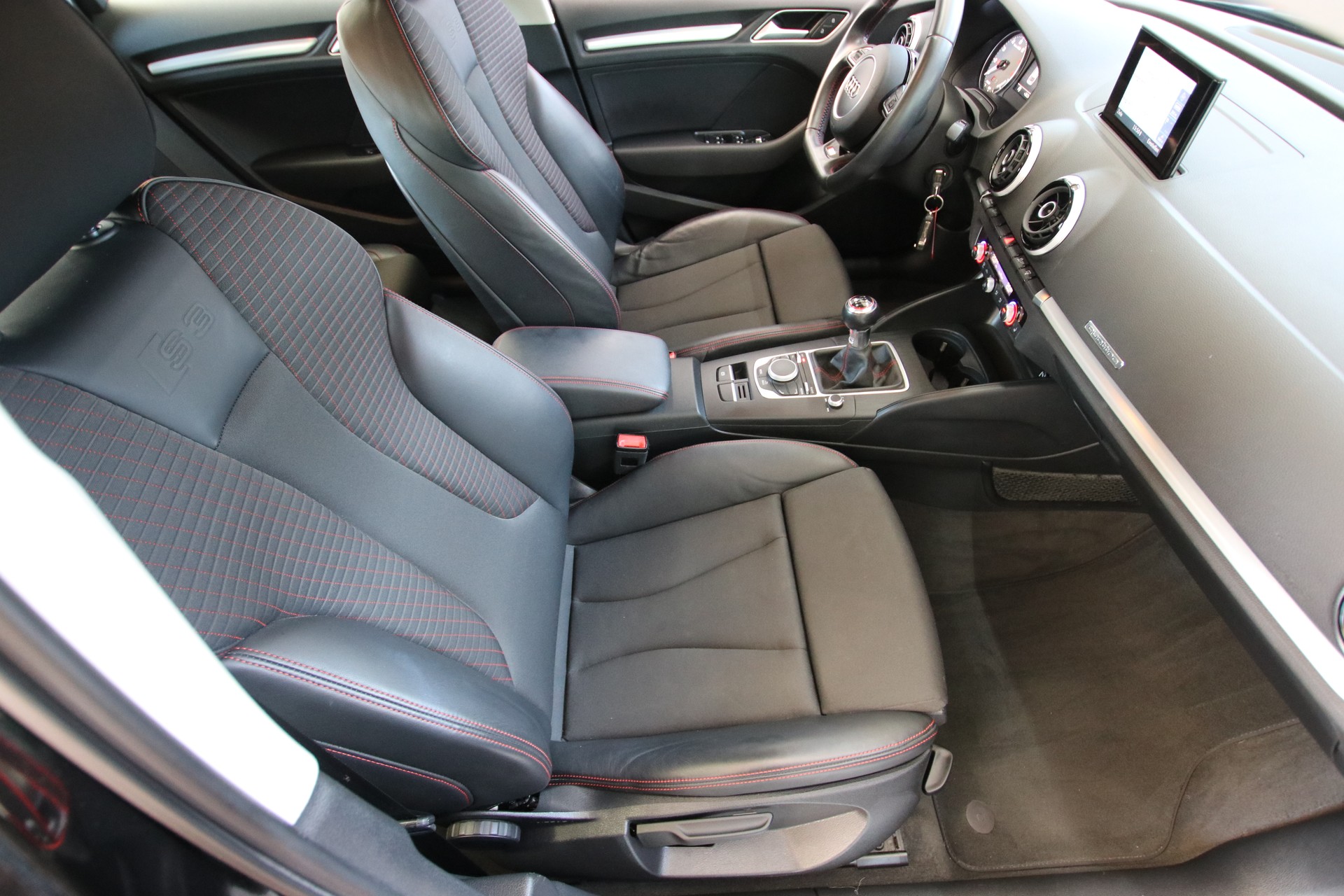 AUDI S3 Sportback 2.0 TFSI quattro-image-12