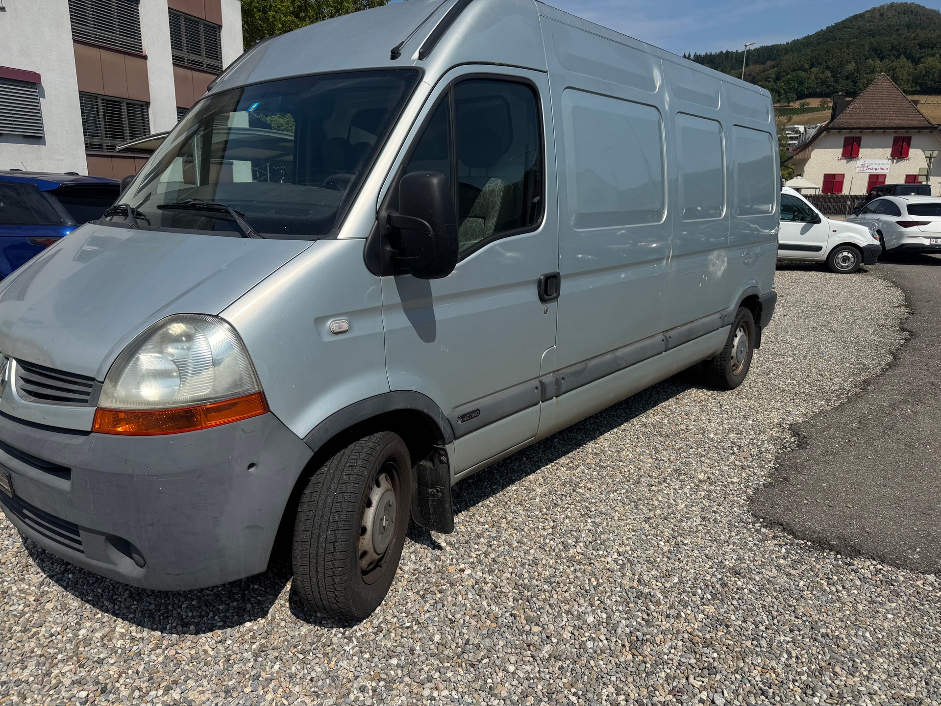 RENAULT Master T35 2.5dCi L3H3-image-2