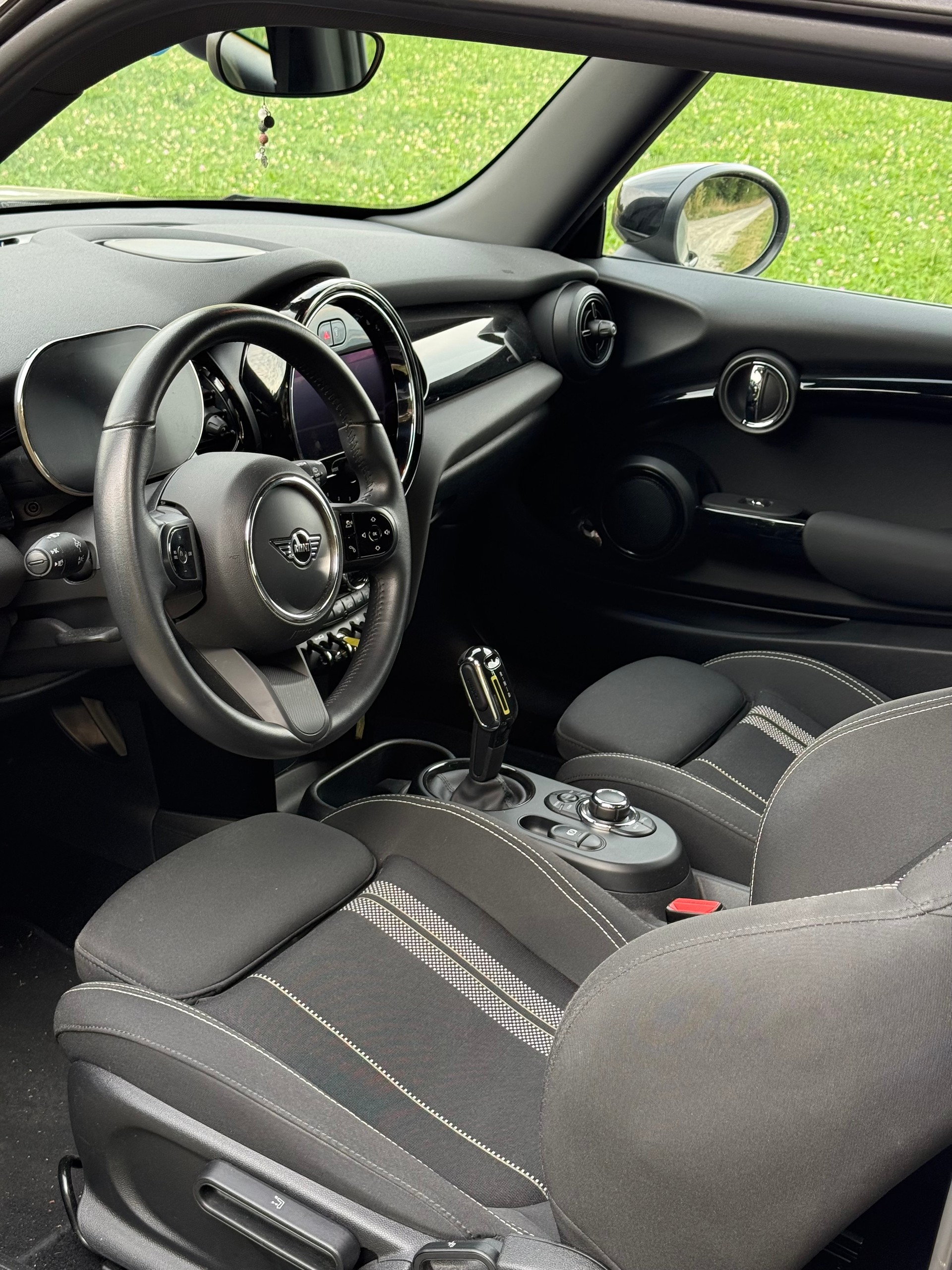 MINI Cooper SE-image-2