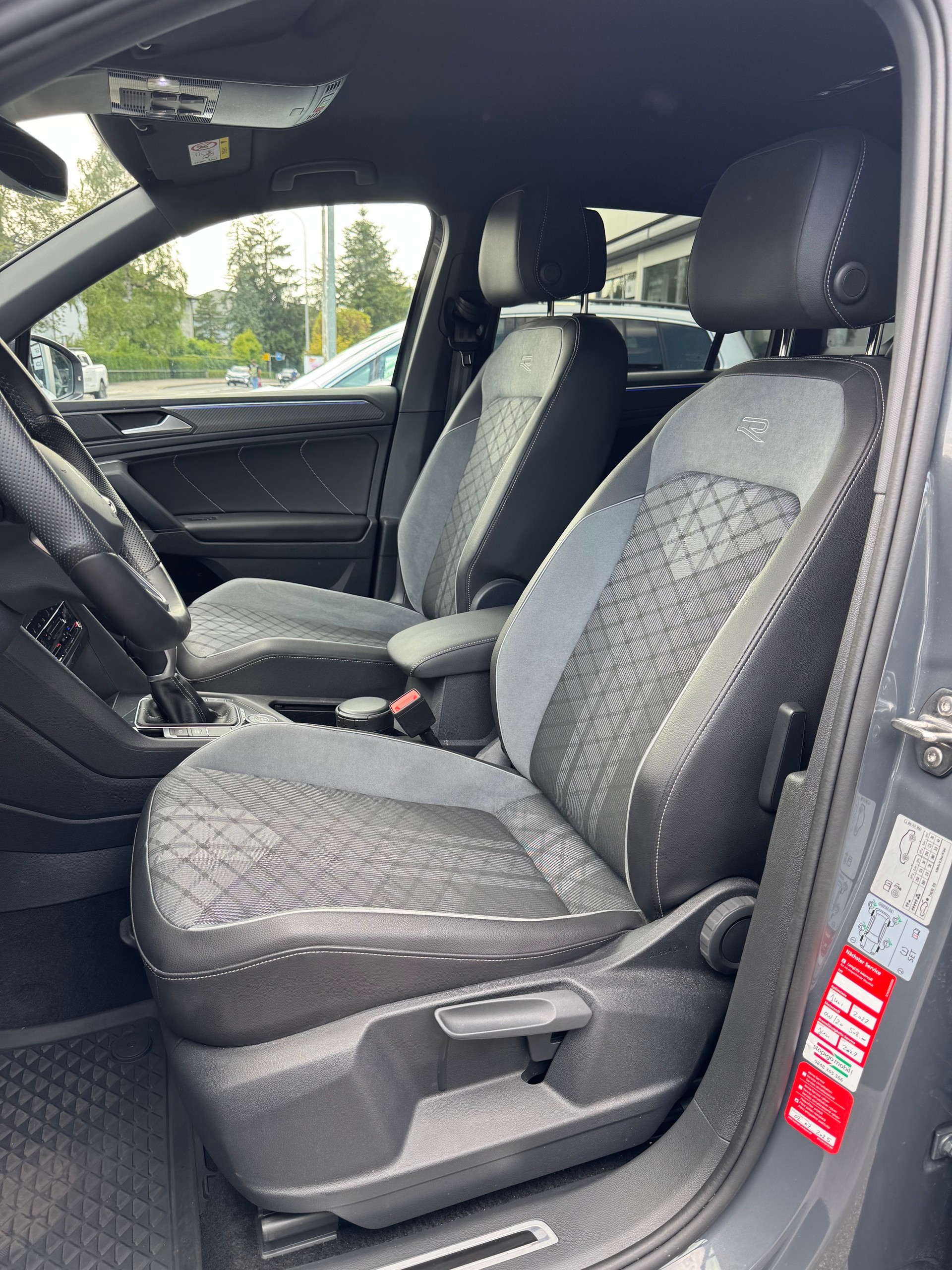 VW Tiguan 2.0TSI R-Line 4Motion DSG-image-24