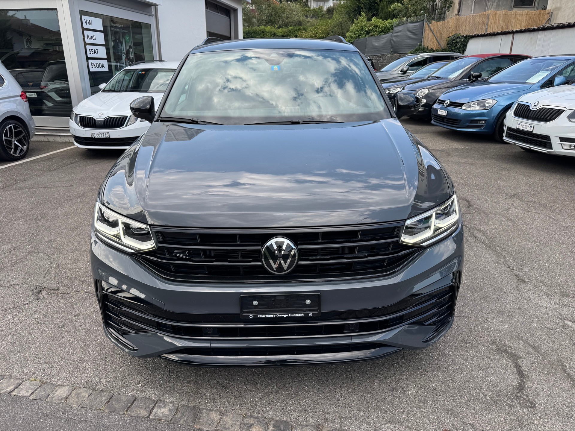 VW Tiguan 2.0TSI R-Line 4Motion DSG-image-2