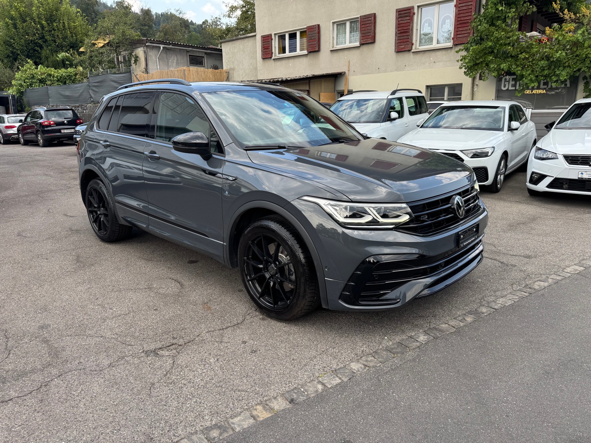 VW Tiguan 2.0TSI R-Line 4Motion DSG-image-3