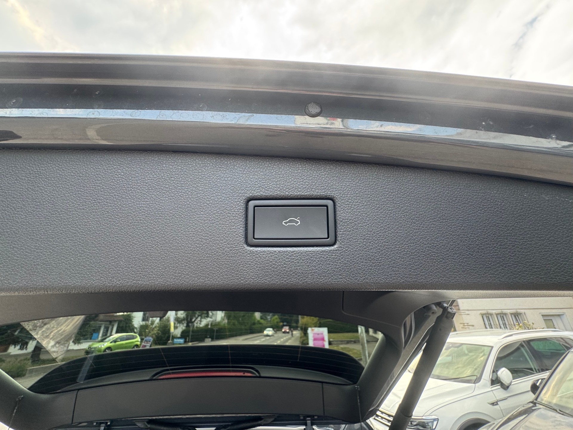 VW Tiguan 2.0TSI R-Line 4Motion DSG-image-26
