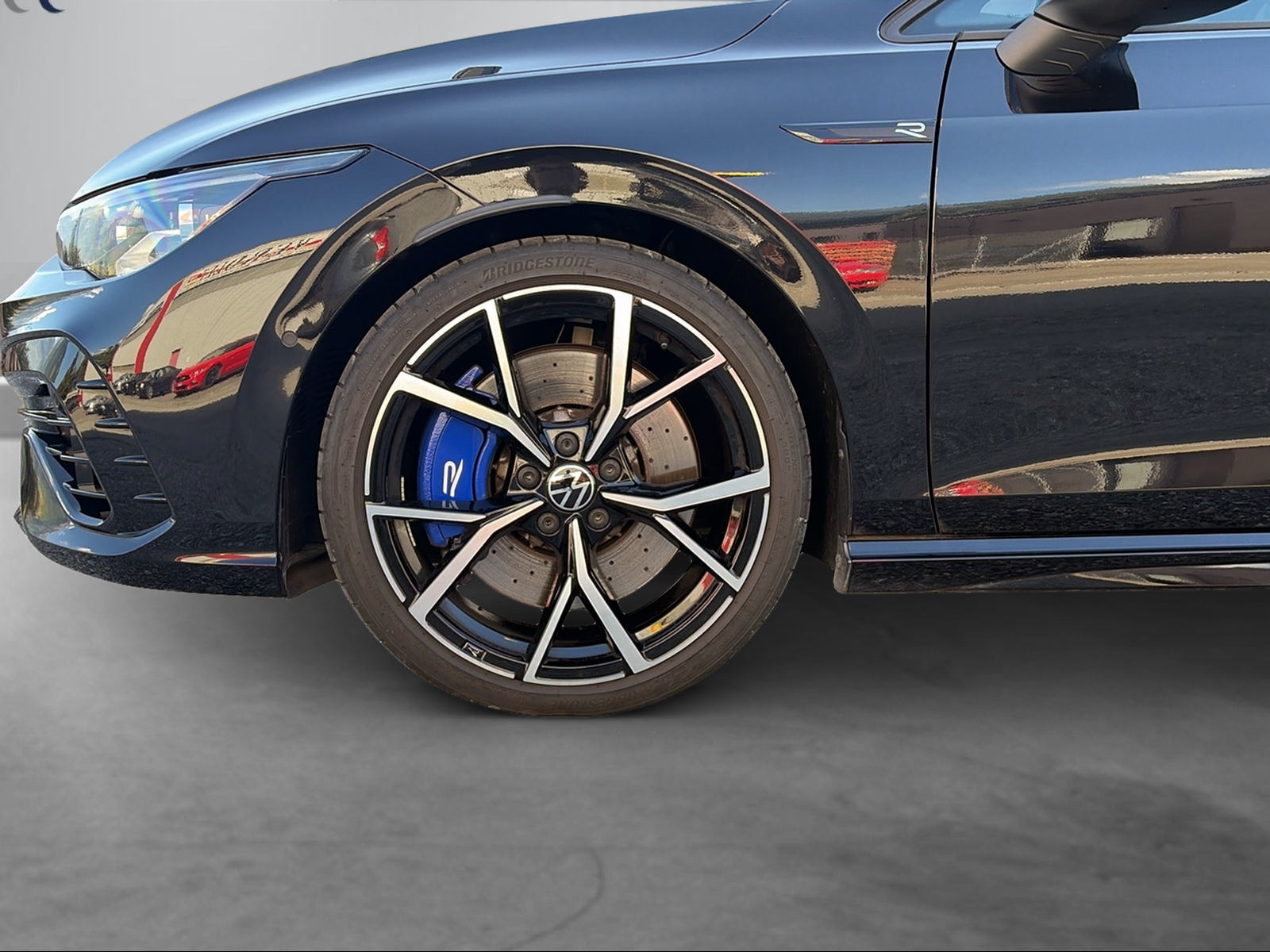 VW Golf Variant 2.0 TSI R DSG 4Motion-image-10