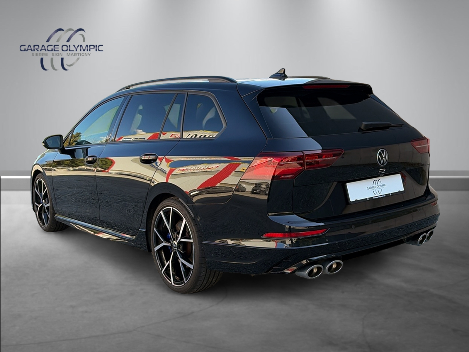 VW Golf Variant 2.0 TSI R DSG 4Motion-image-3