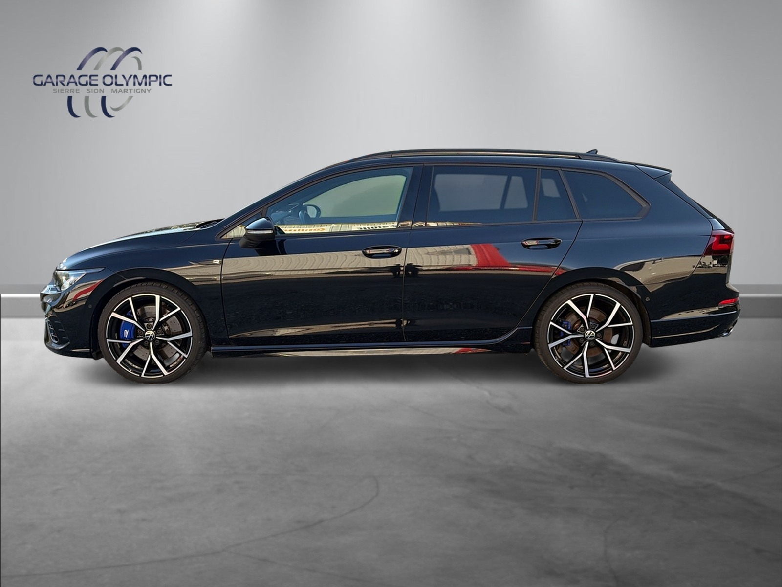 VW Golf Variant 2.0 TSI R DSG 4Motion-image-2