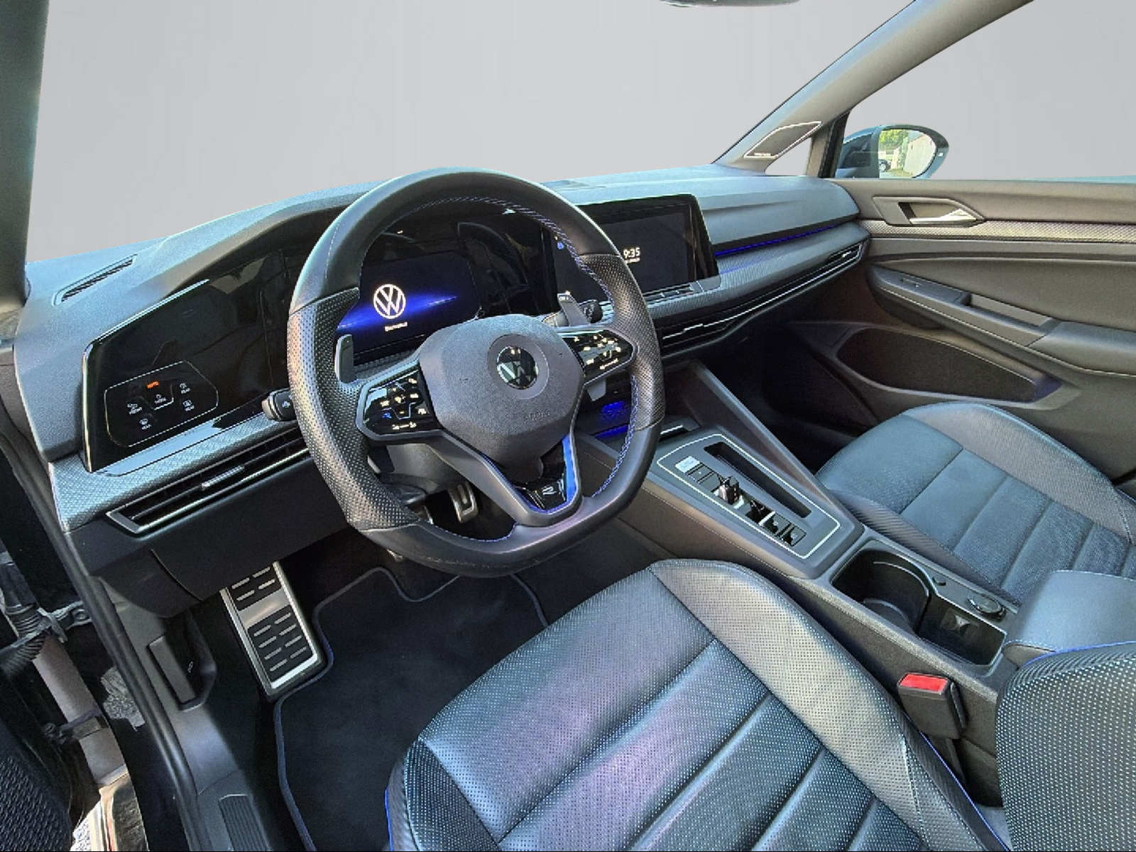 VW Golf Variant 2.0 TSI R DSG 4Motion-image-7