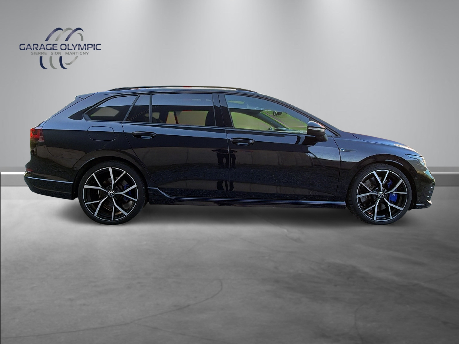 VW Golf Variant 2.0 TSI R DSG 4Motion-image-12