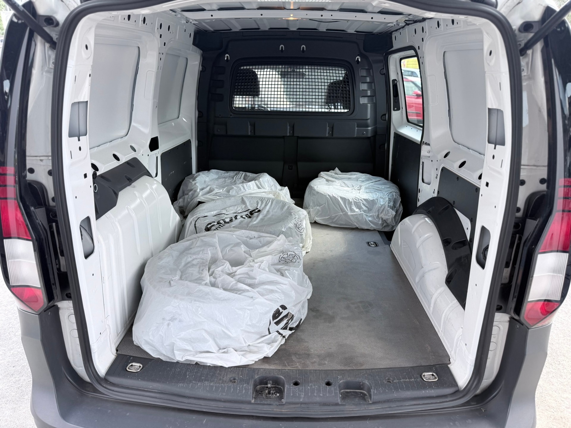 VW Caddy Cargo 2.0TDI Maxi 4Motion-image-20