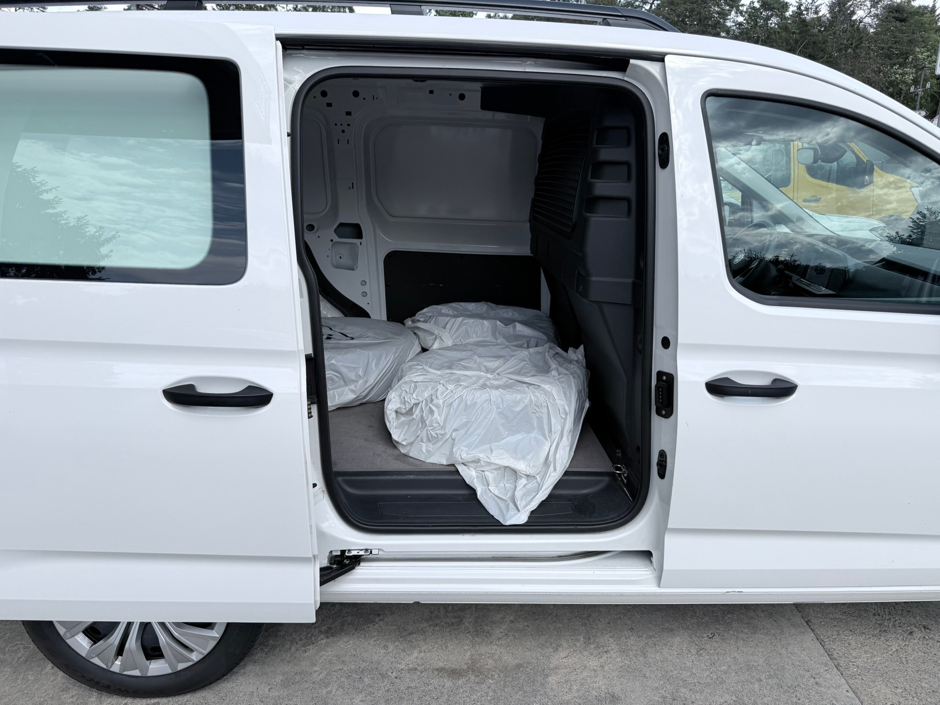 VW Caddy Cargo 2.0TDI Maxi 4Motion-image-22