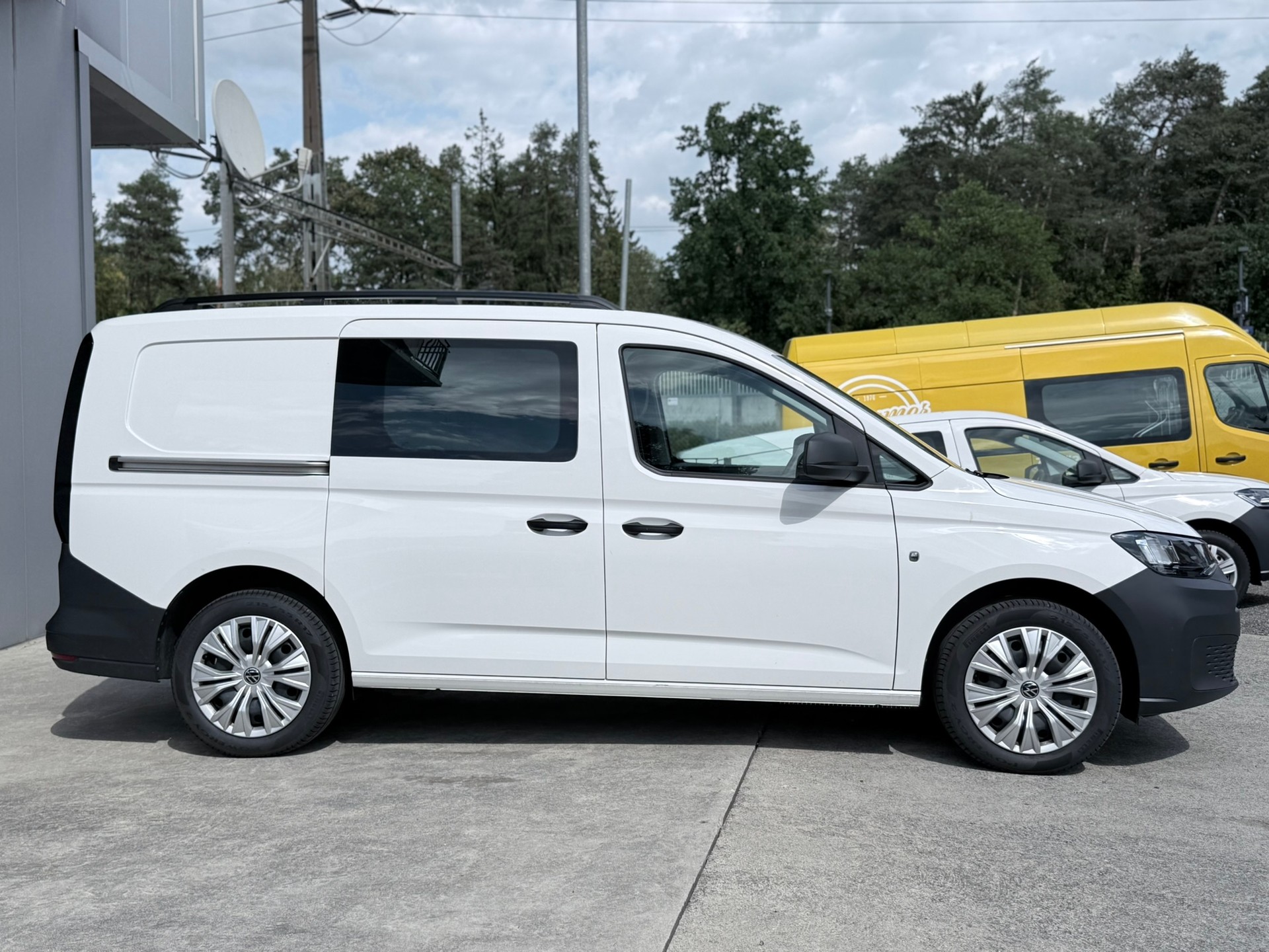 VW Caddy Cargo 2.0TDI Maxi 4Motion-image-3