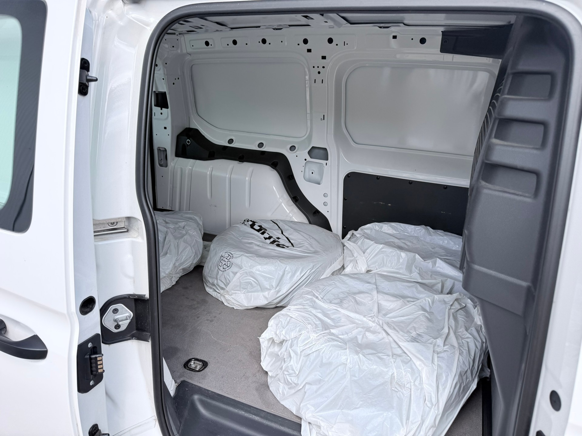 VW Caddy Cargo 2.0TDI Maxi 4Motion-image-21