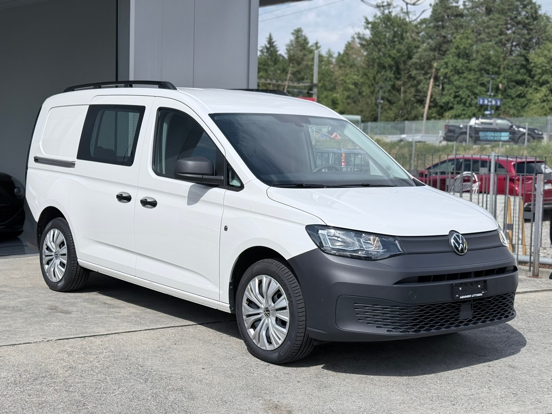 VW Caddy Cargo 2.0TDI Maxi 4Motion-image-2