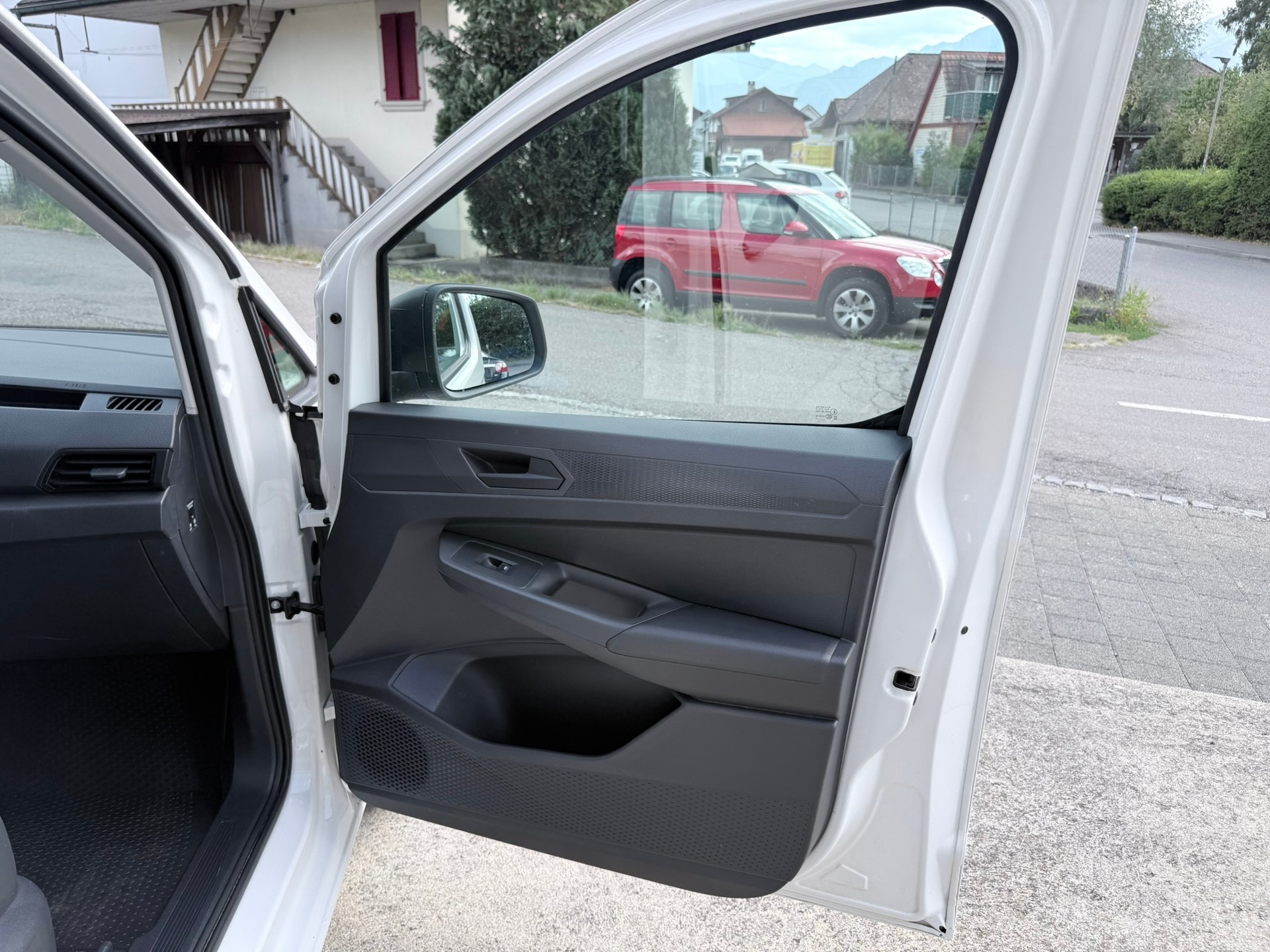 VW Caddy Cargo 2.0TDI Maxi 4Motion-image-9