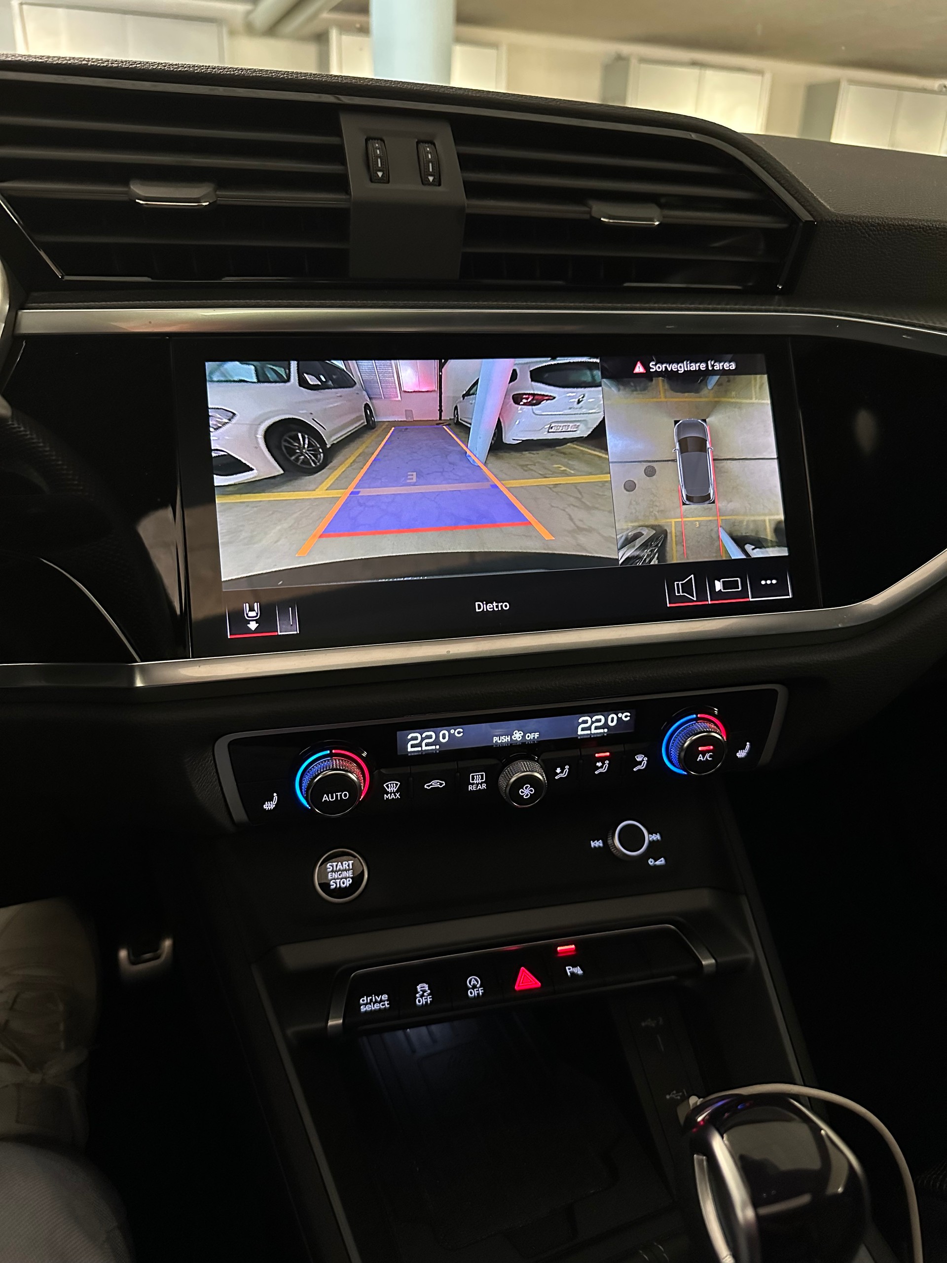 AUDI Q3 Sportback 35 TFSI S line Attraction S-Tronic-image-4