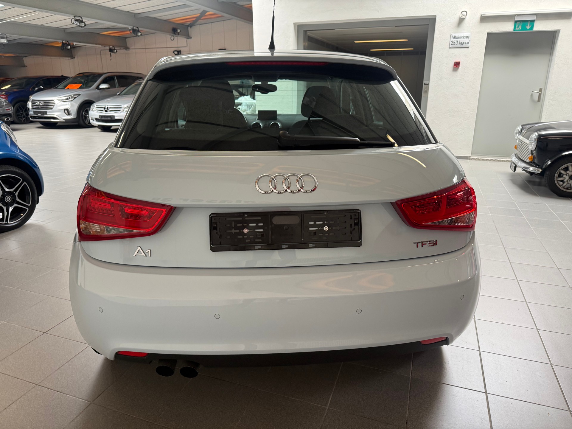 AUDI A1 Sportback 1.4 TFSI Ambition S-tronic-image-4
