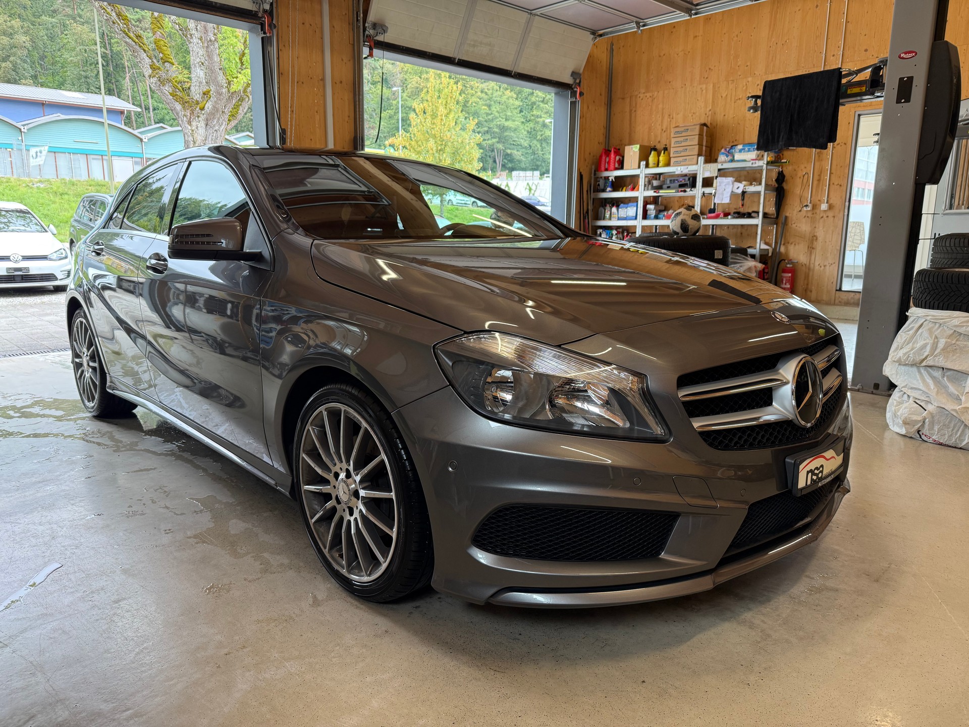 MERCEDES-BENZ A 200 AMG Line 7G-DCT-image-2
