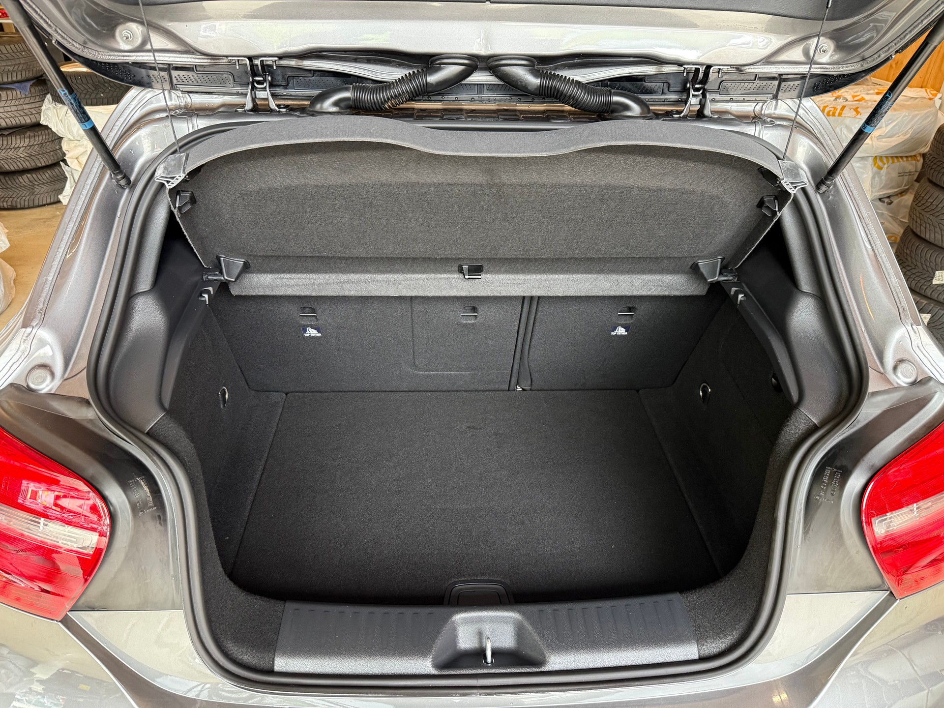 MERCEDES-BENZ A 200 AMG Line 7G-DCT-image-14
