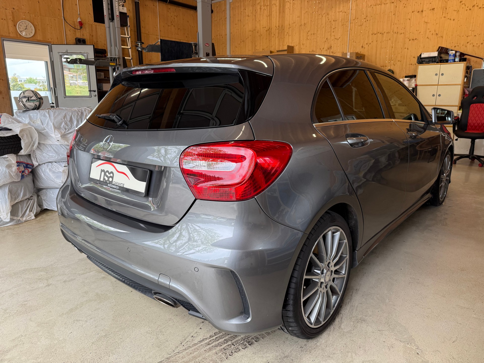 MERCEDES-BENZ A 200 AMG Line 7G-DCT-image-3