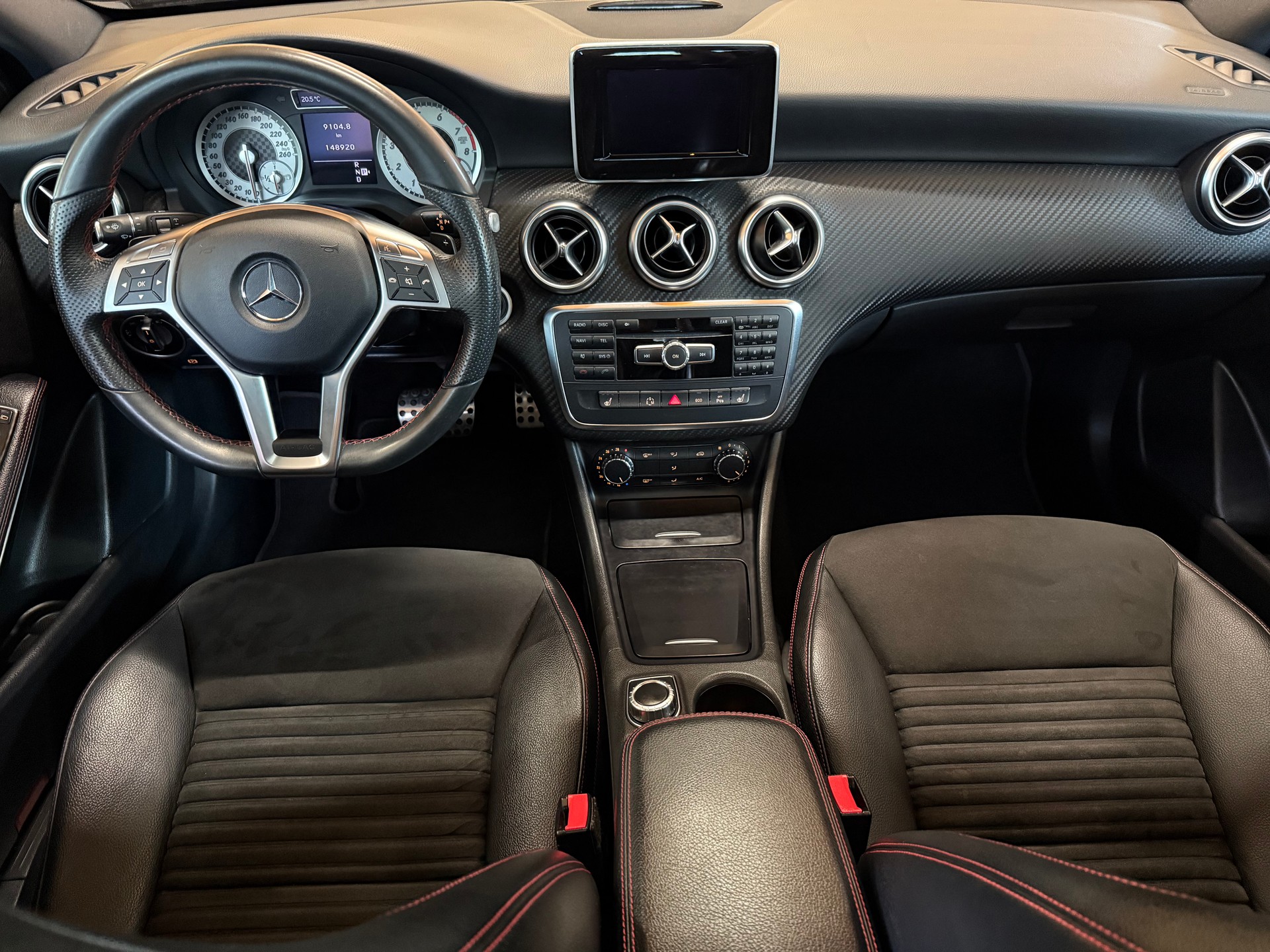 MERCEDES-BENZ A 200 AMG Line 7G-DCT-image-8
