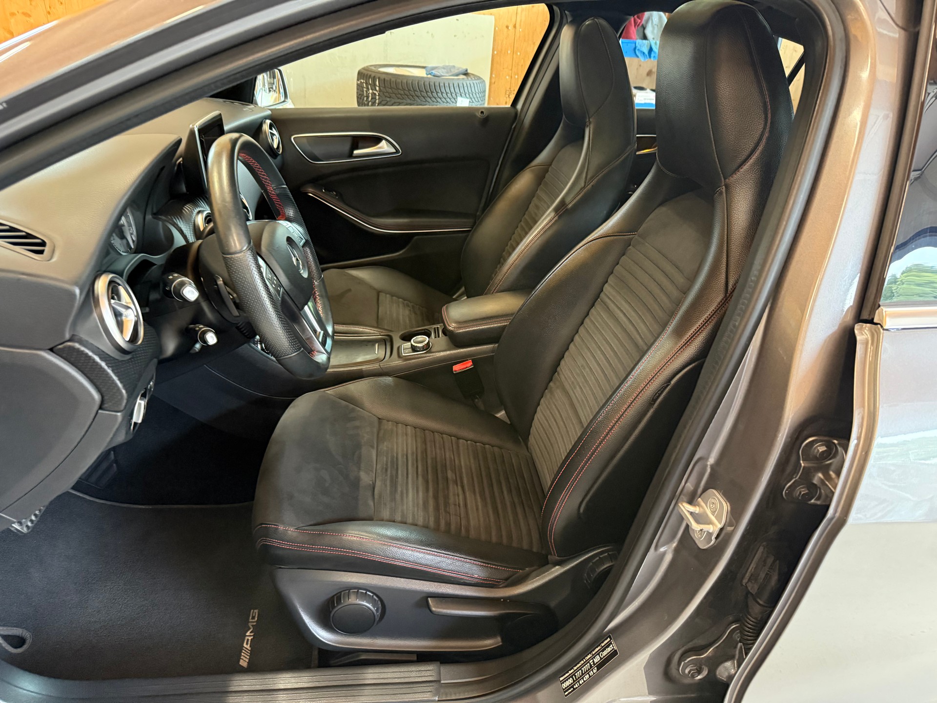 MERCEDES-BENZ A 200 AMG Line 7G-DCT-image-6