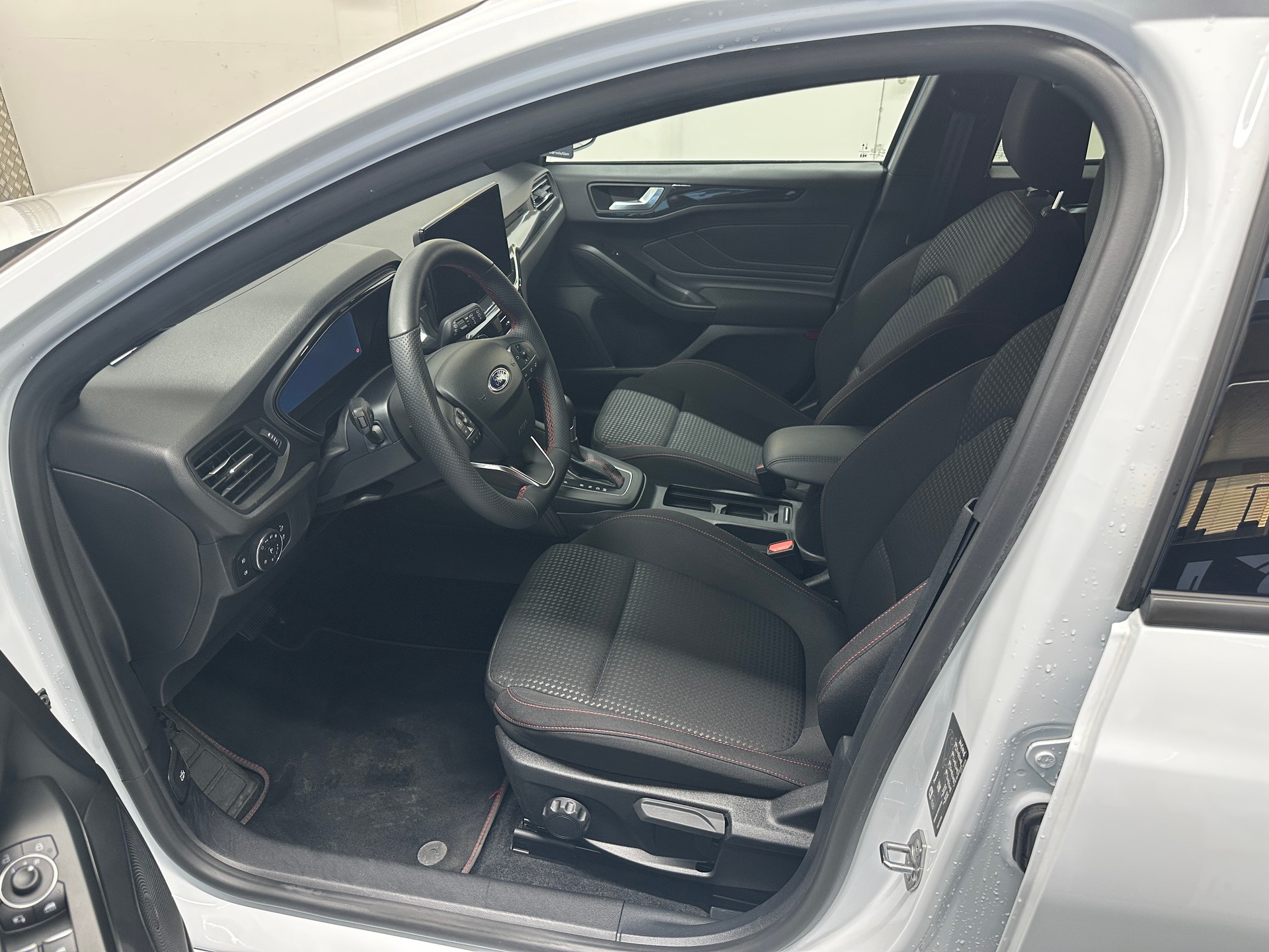 FORD Focus 1.0 MHEV ST-Line X Automat-image-7