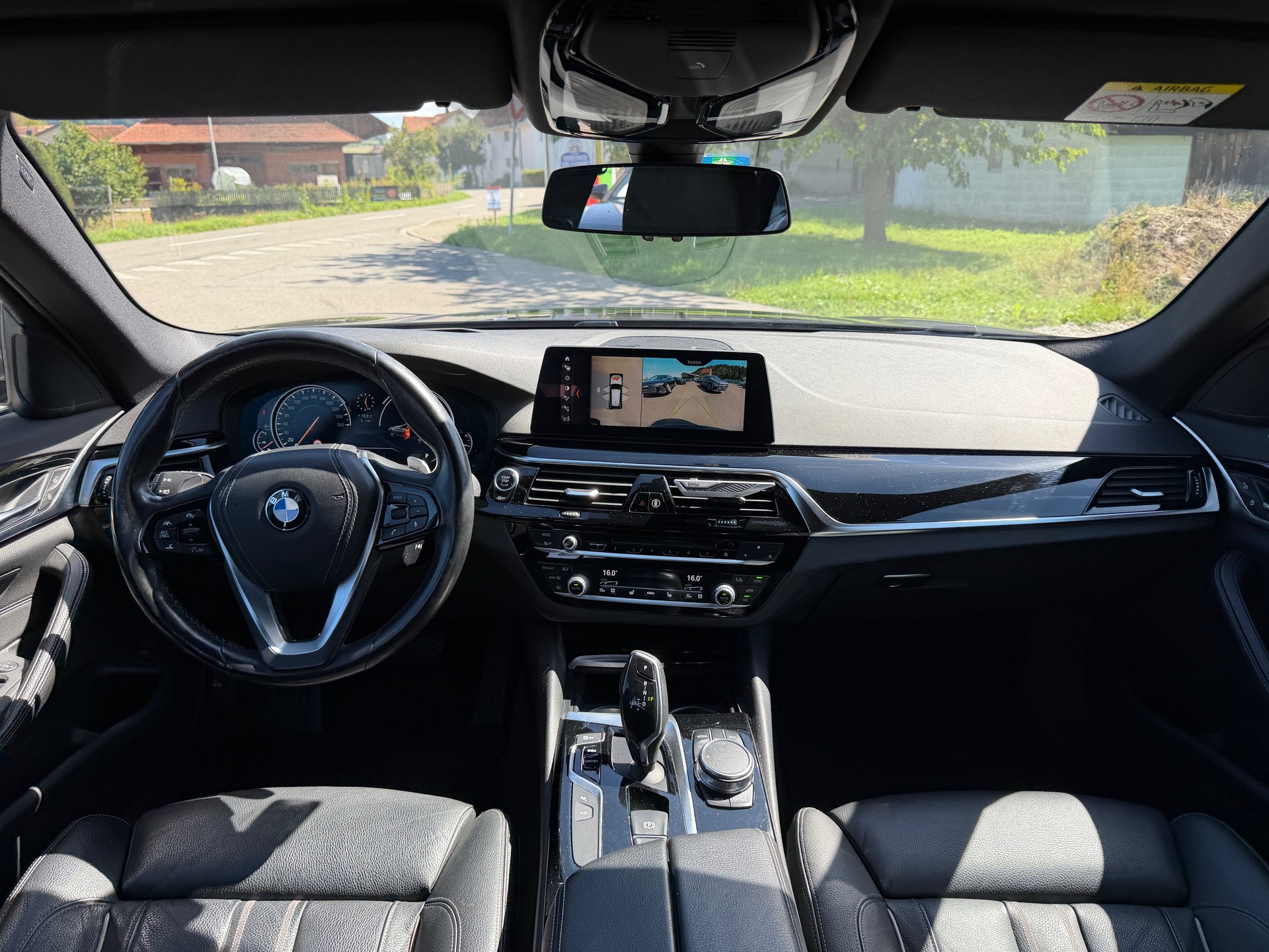 BMW 520d xDrive Touring Luxury Line Steptronic-image-6