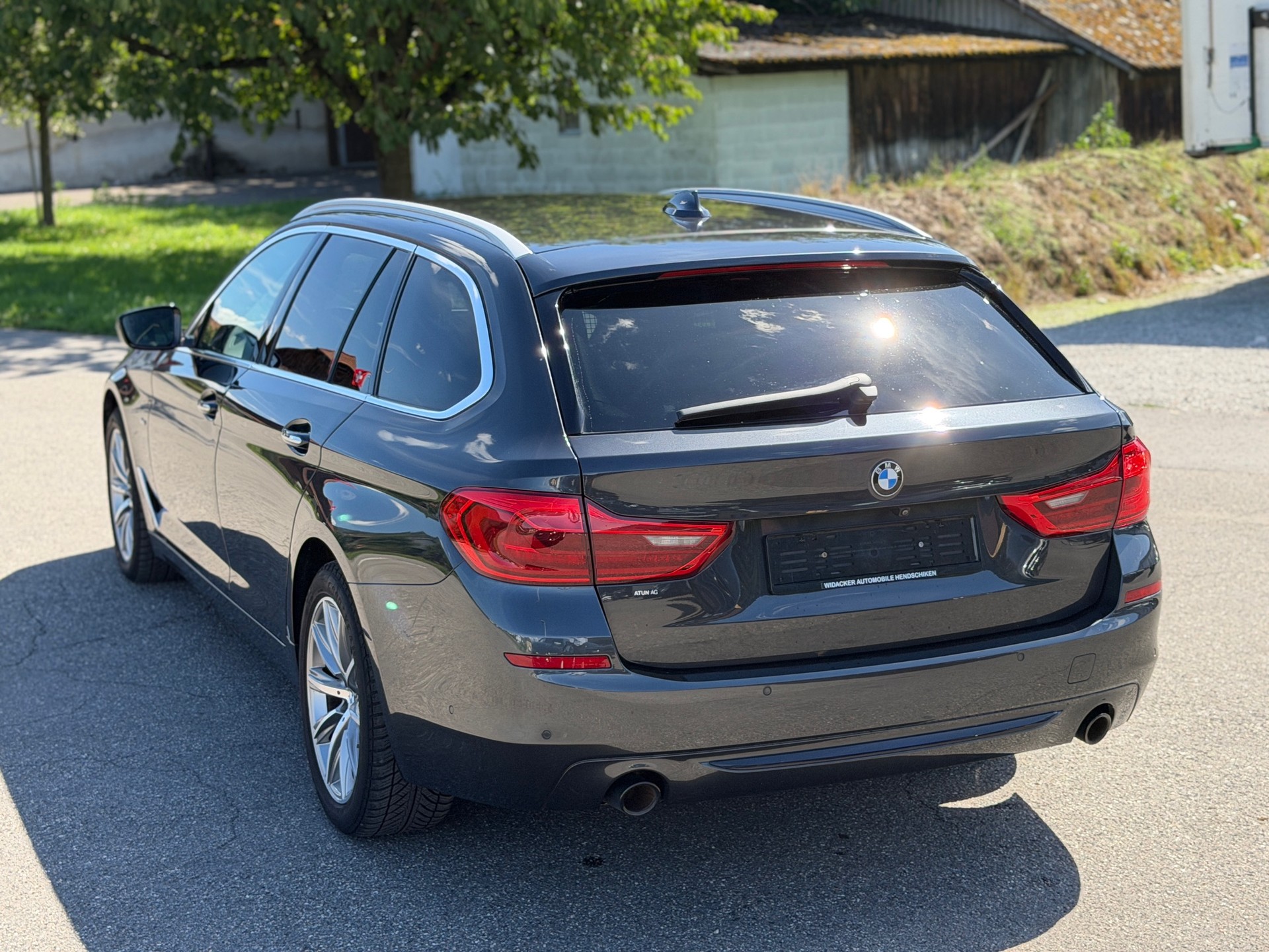 BMW 520d xDrive Touring Luxury Line Steptronic-image-15