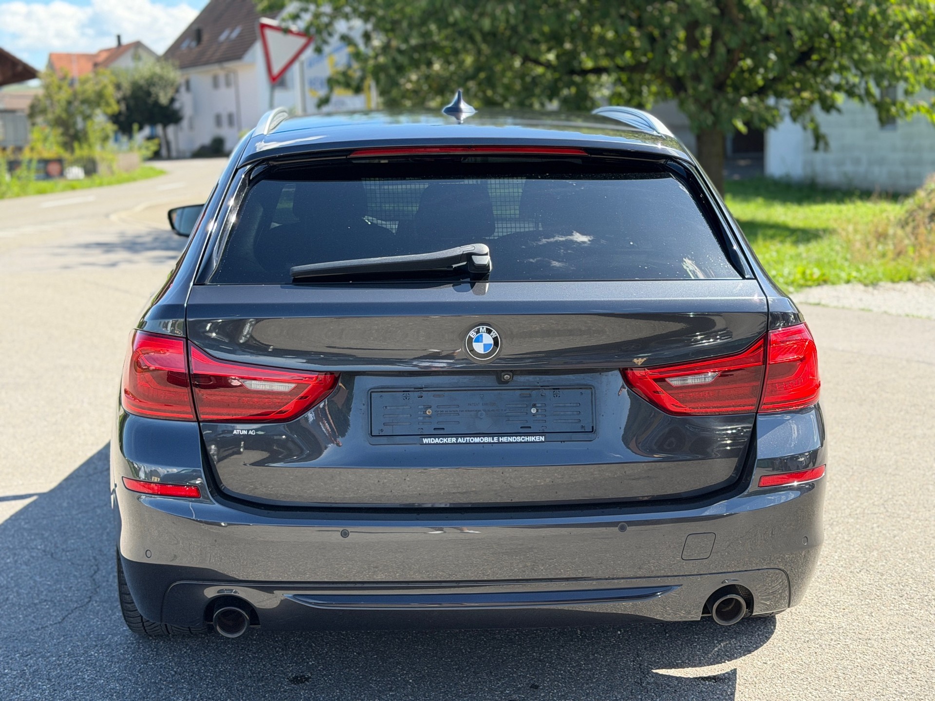 BMW 520d xDrive Touring Luxury Line Steptronic-image-4