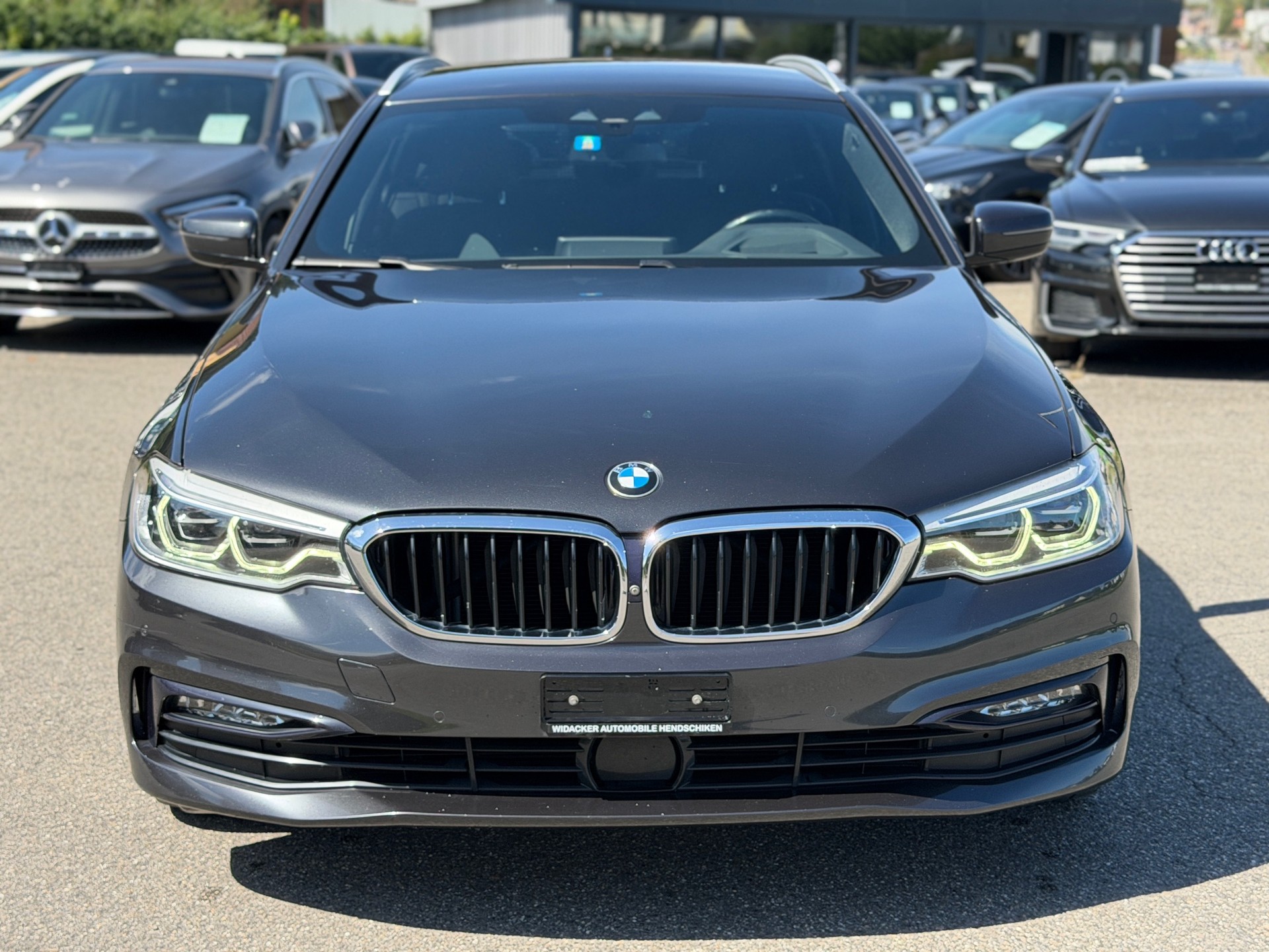 BMW 520d xDrive Touring Luxury Line Steptronic-image-1