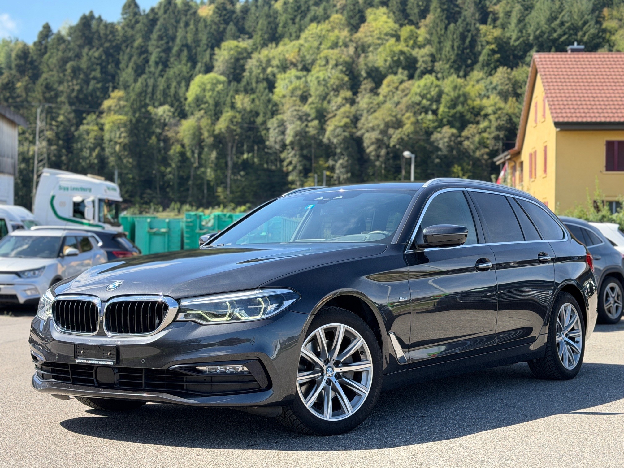 BMW 520d xDrive Touring Luxury Line Steptronic — slika 1
