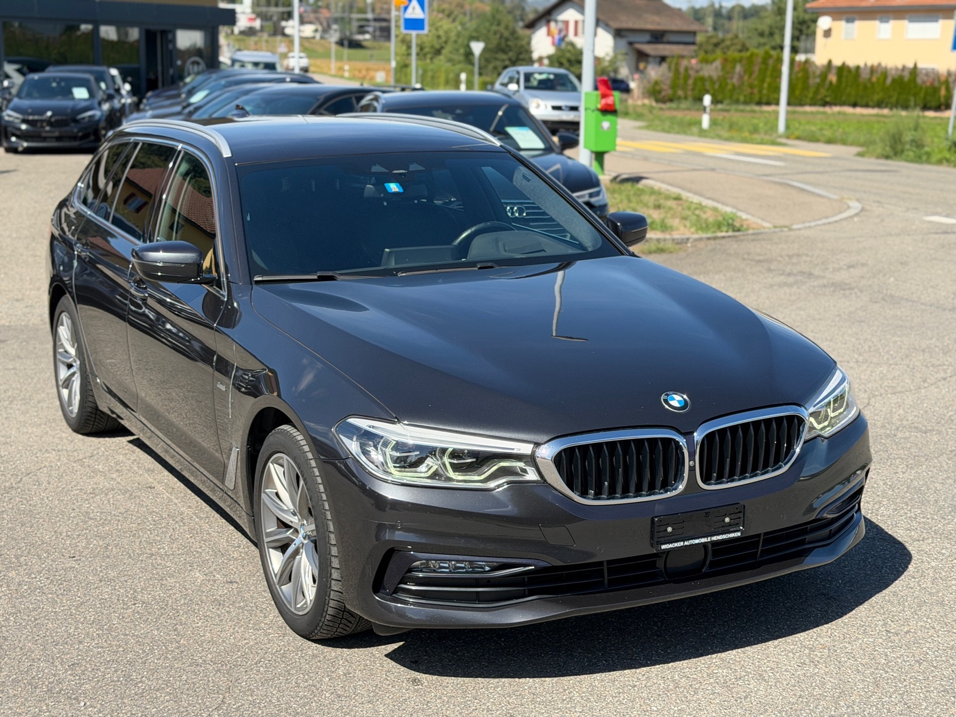 BMW 520d xDrive Touring Luxury Line Steptronic-image-13