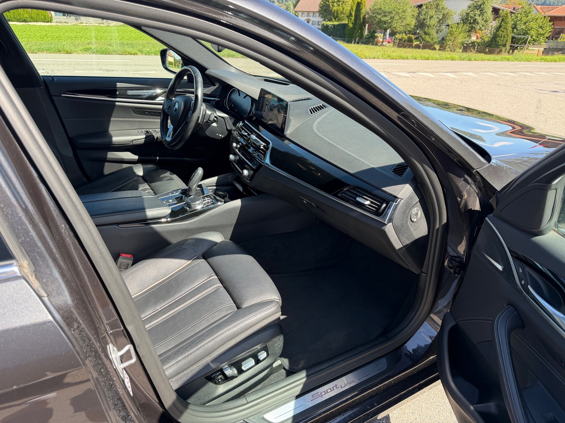 BMW 520d xDrive Touring Luxury Line Steptronic-image-10