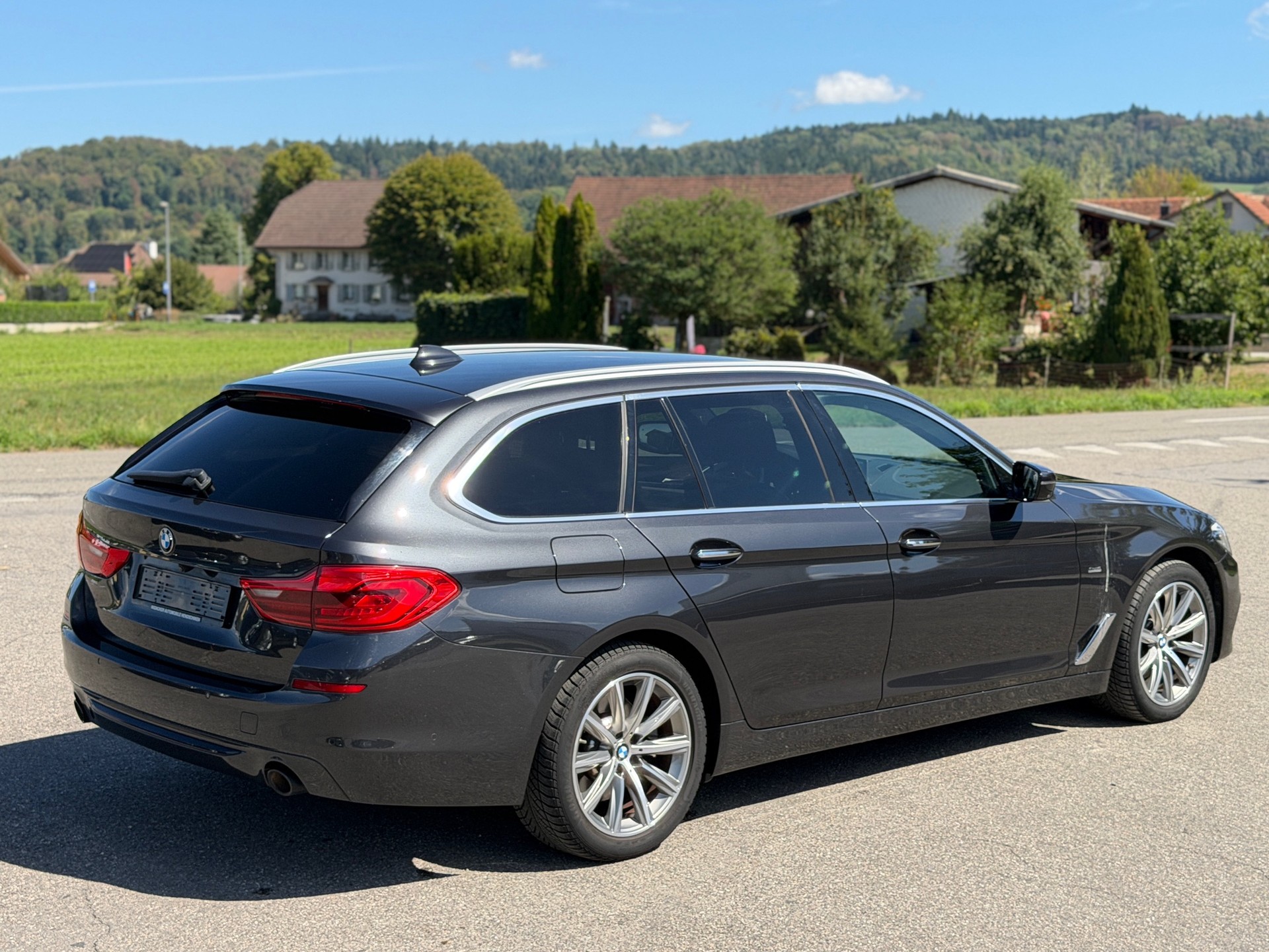 BMW 520d xDrive Touring Luxury Line Steptronic-image-14