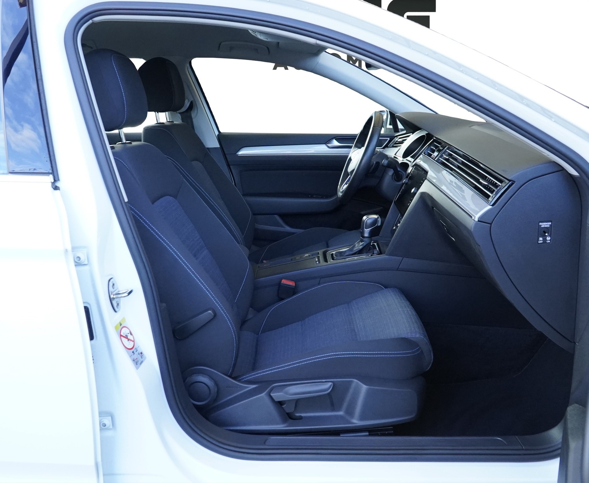 VW Passat Variant 1.4 TSI GTE Hybrid DSG *CH Fahrzeug & AHK*-image-11