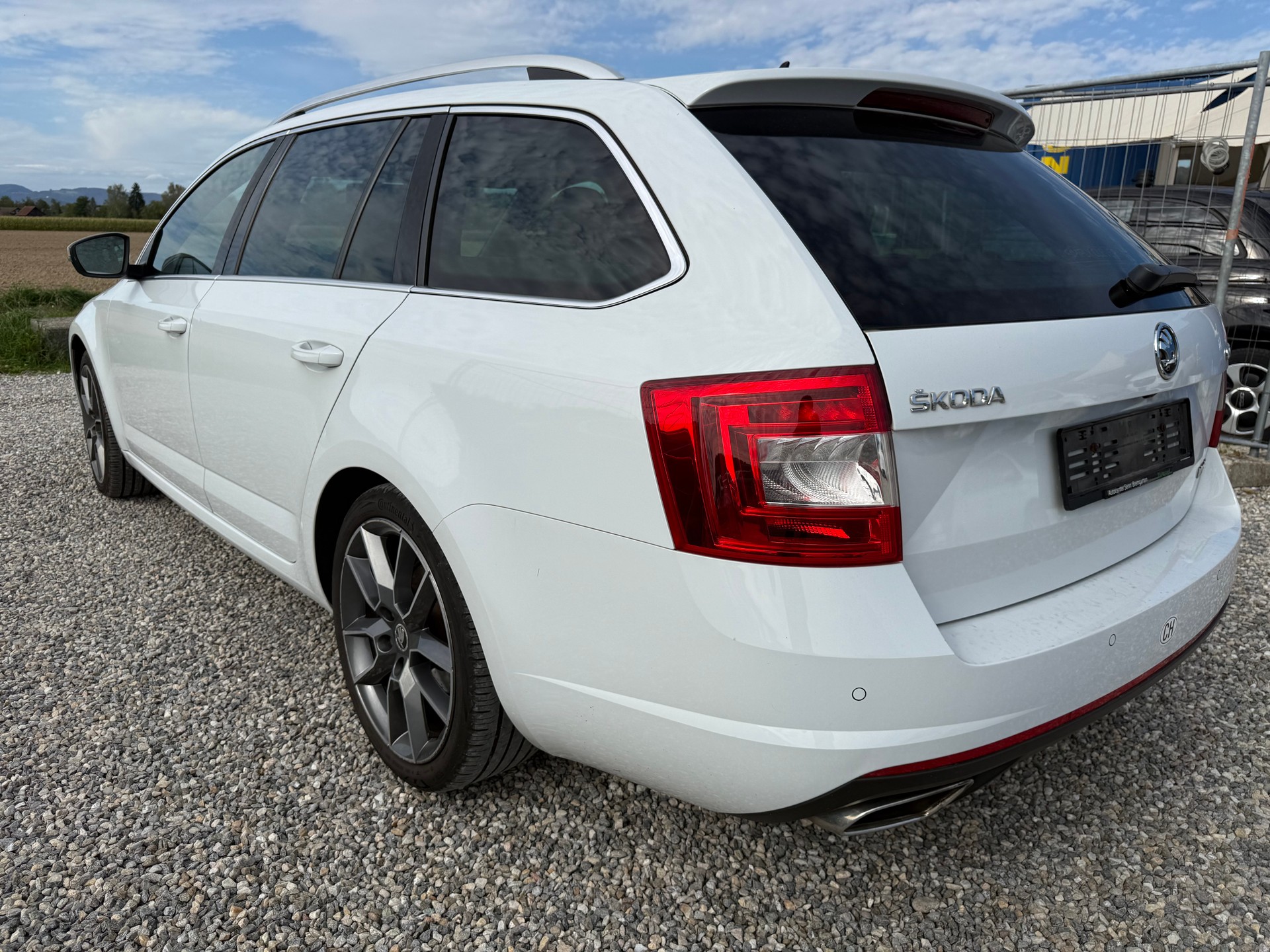 SKODA Octavia Combi 2.0 TDI RS DSG-image-4