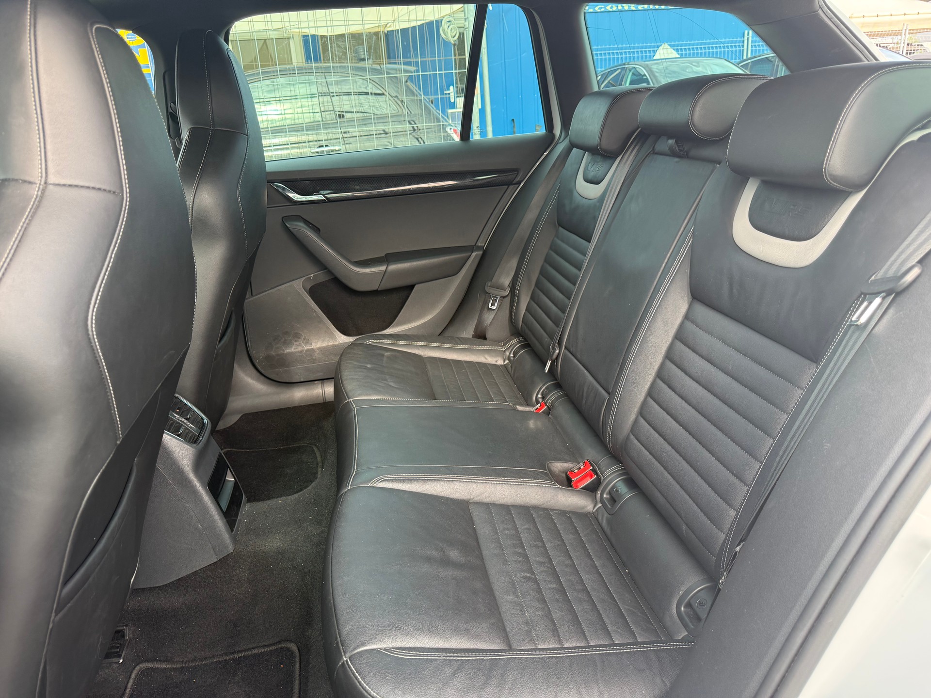 SKODA Octavia Combi 2.0 TDI RS DSG-image-10
