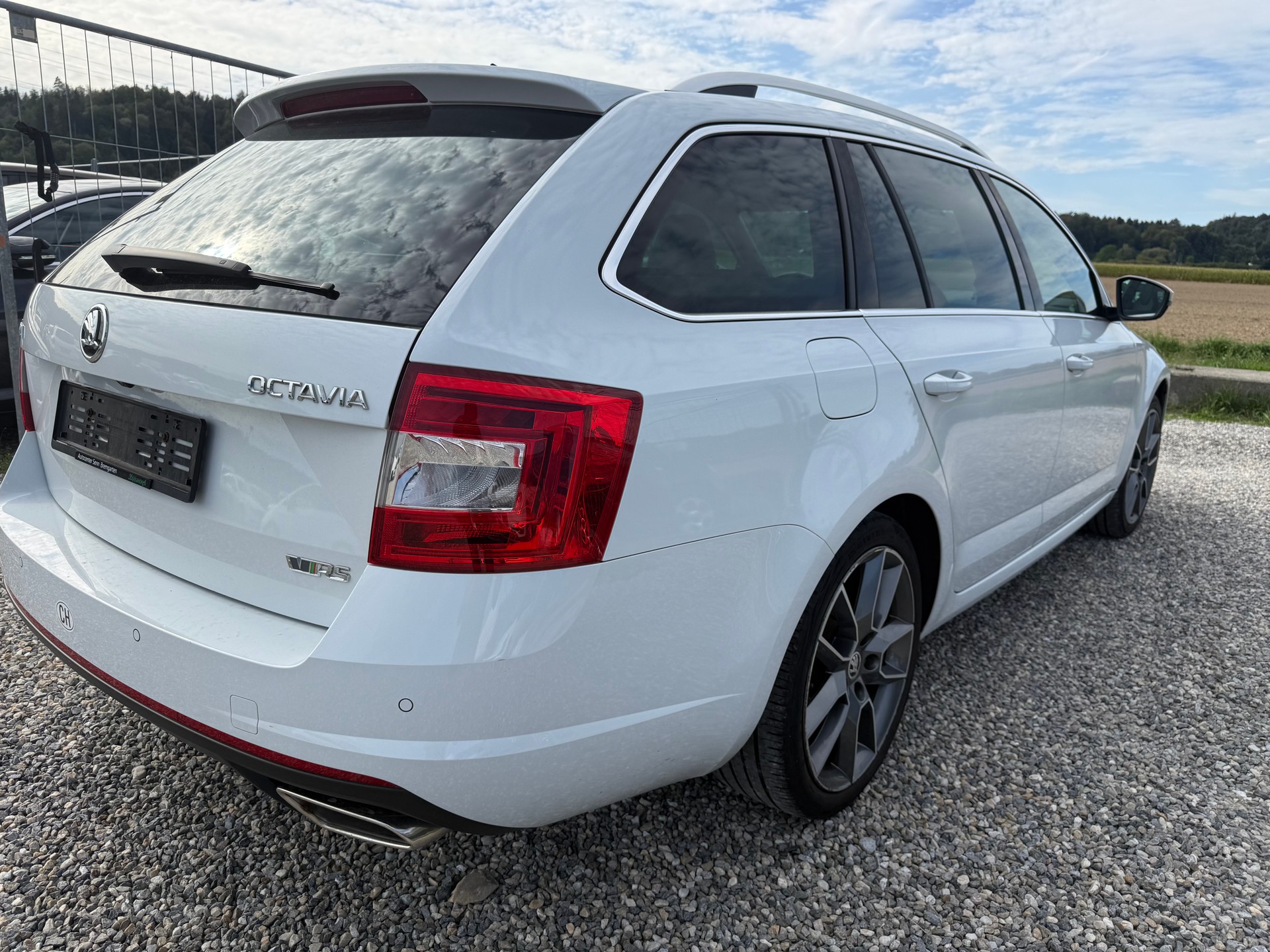 SKODA Octavia Combi 2.0 TDI RS DSG-image-2